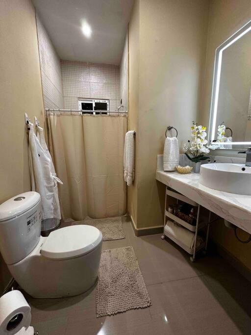 Four-Bedroom House photo 3