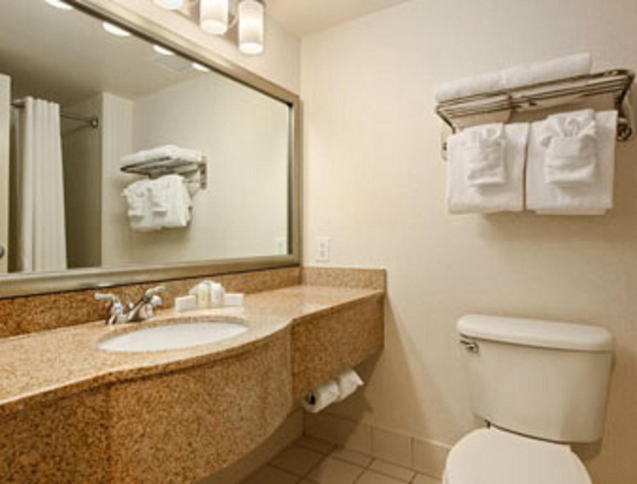 King Room - Non-Smoking - Photo 3