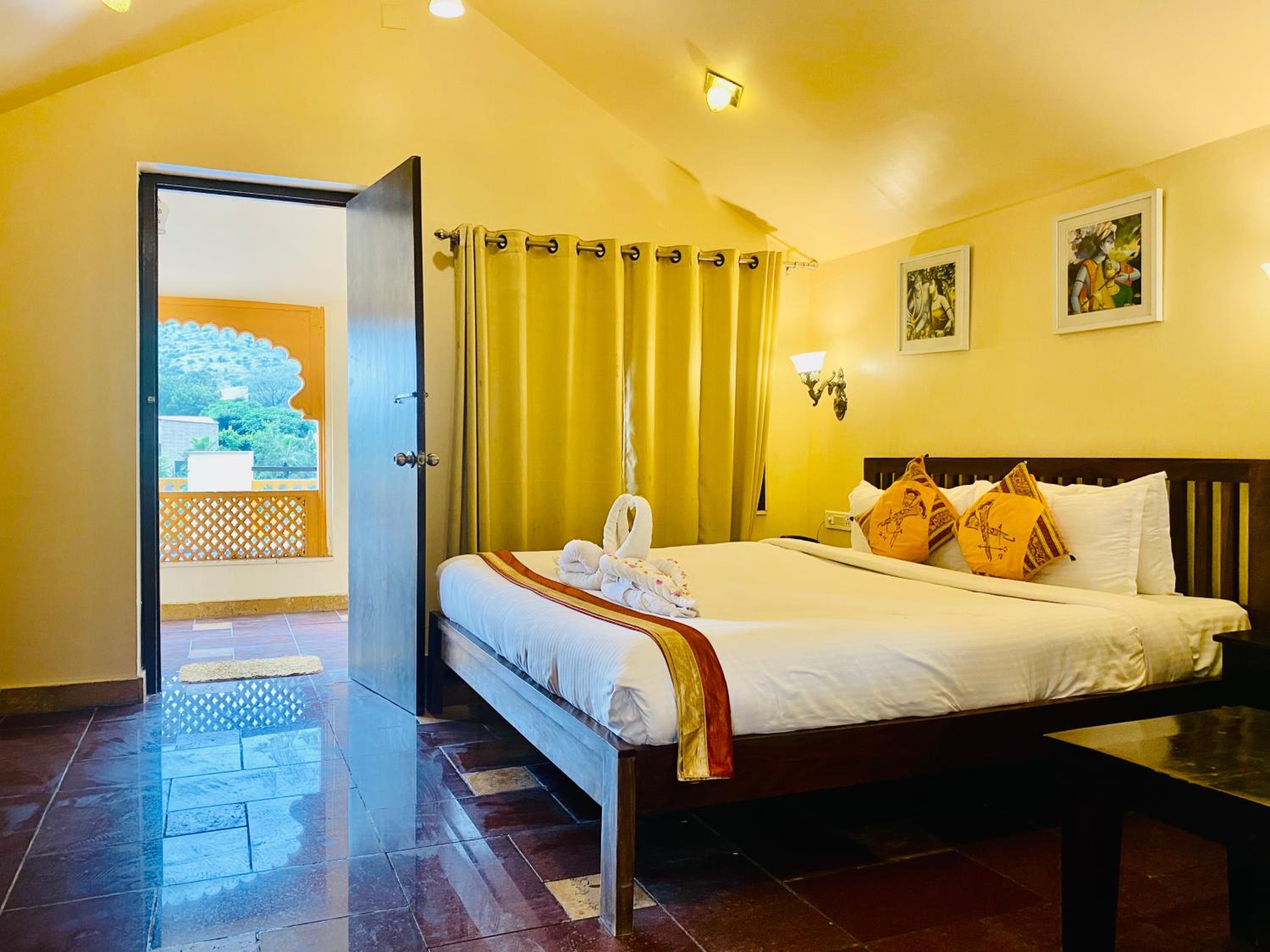 Queen Room With Pool View
