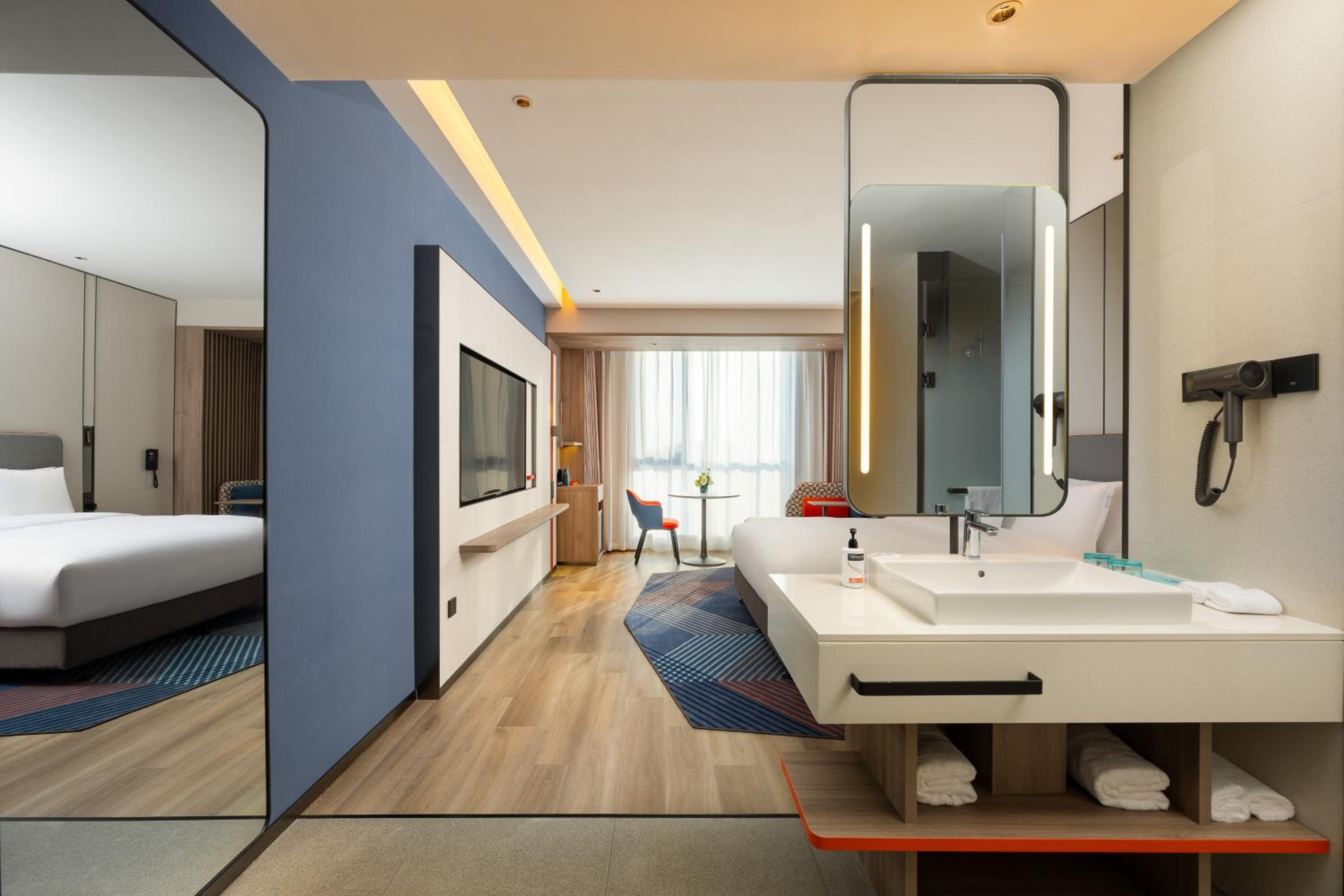 Standard King Room with Extra Floor Space photo 1