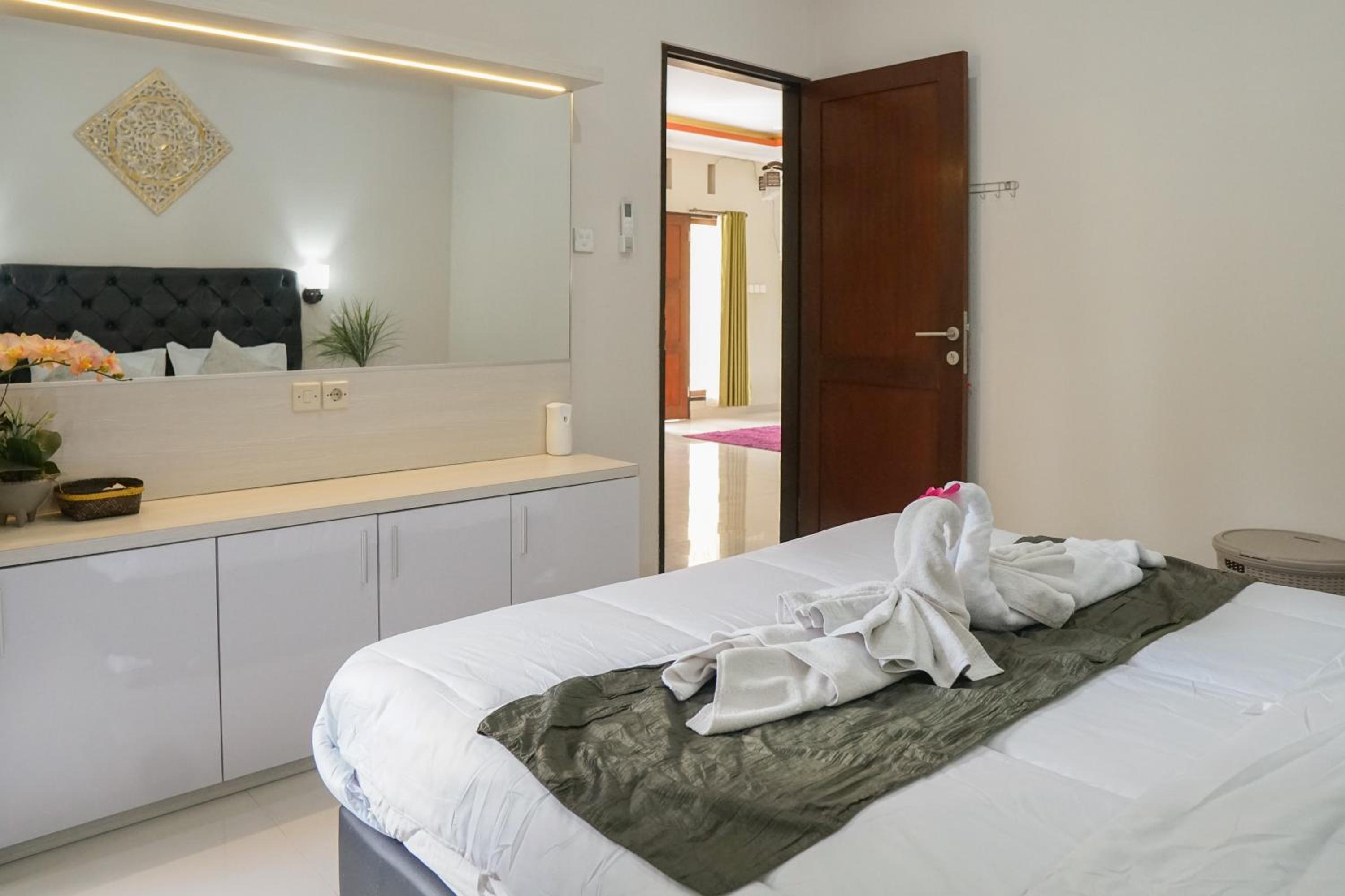 Villa with Private Pool photo 3
