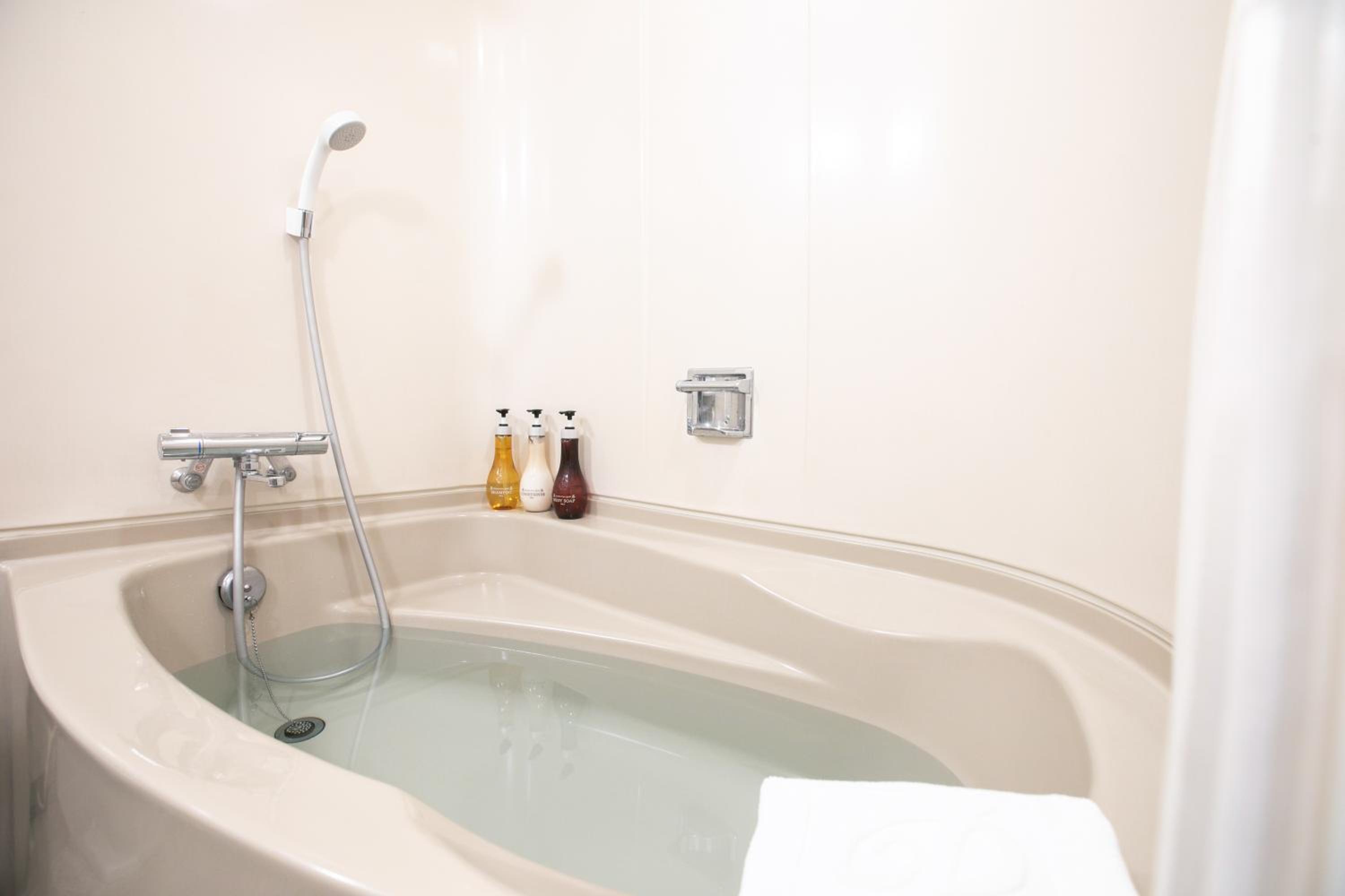 Basic Twin Room (20th - 31st Floor) - Non-Smoking - Photo 5
