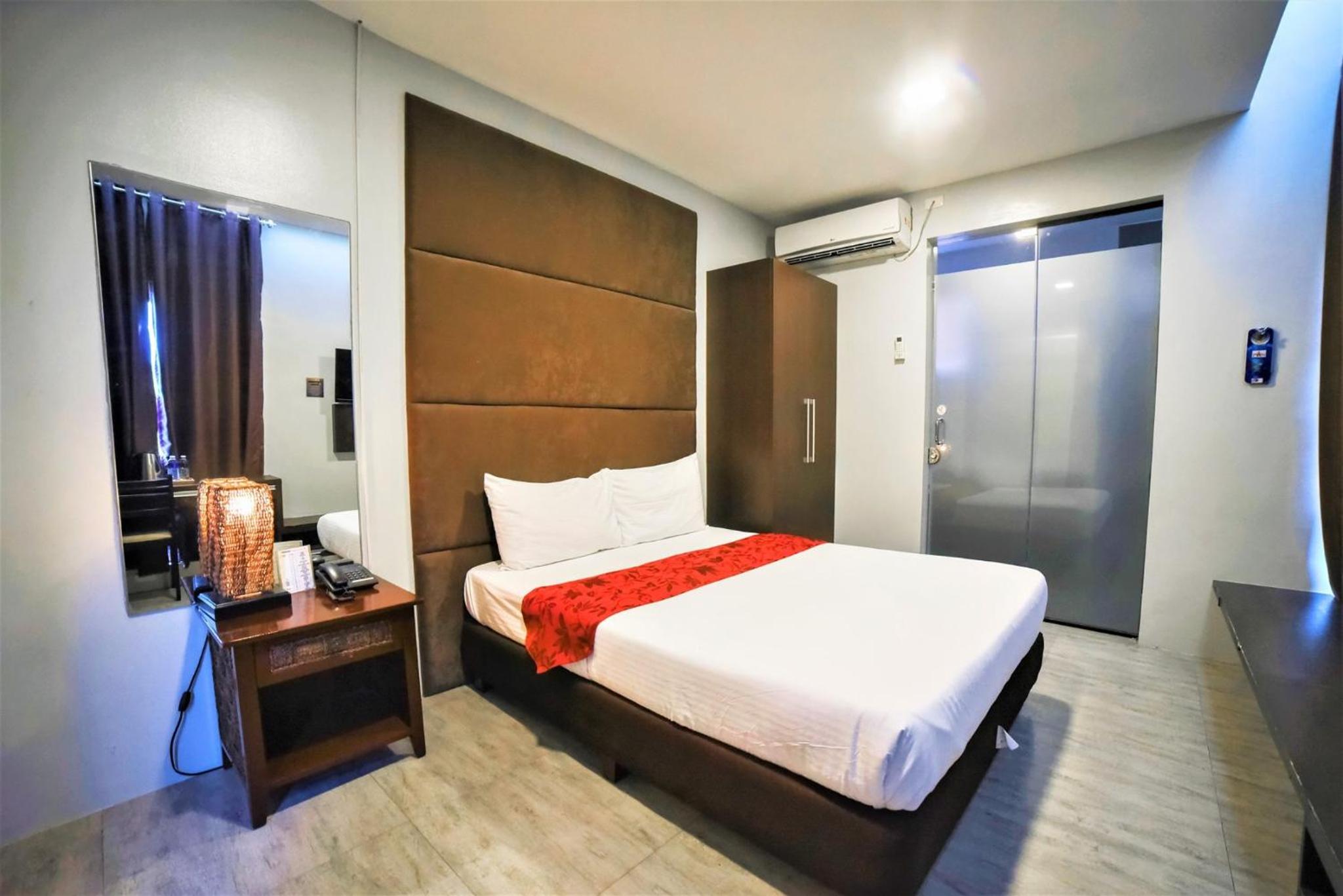 Standard Queen Room