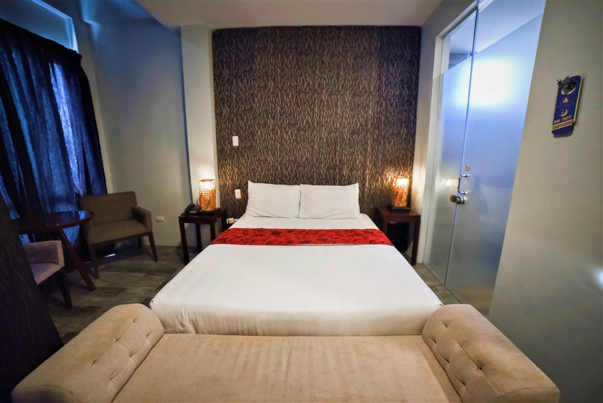 Deluxe Queen Room