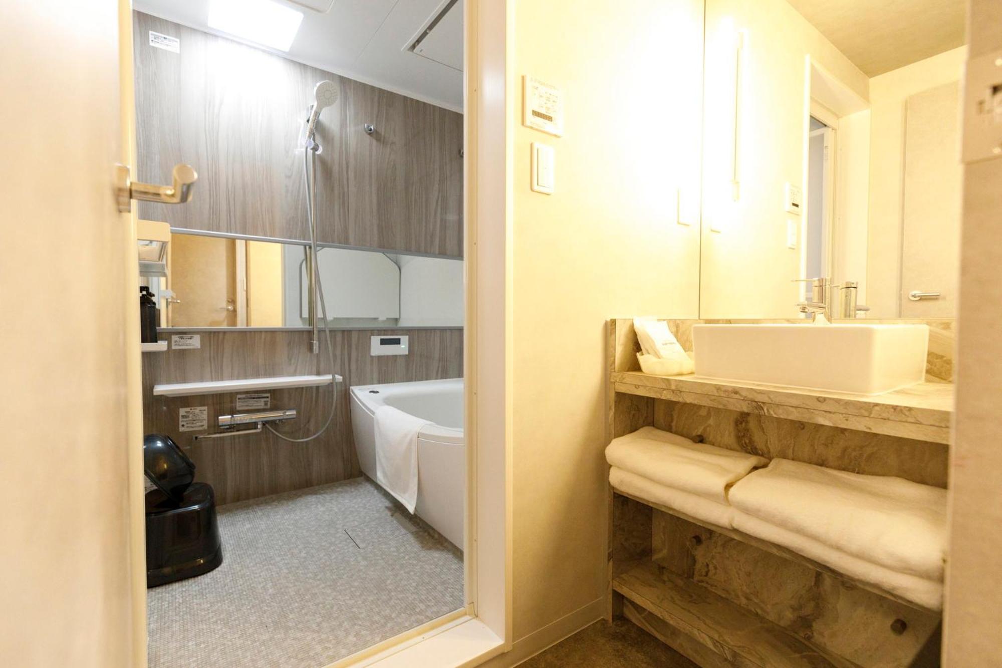 Annex Deluxe Twin Room - Non-Smoking - Photo 2