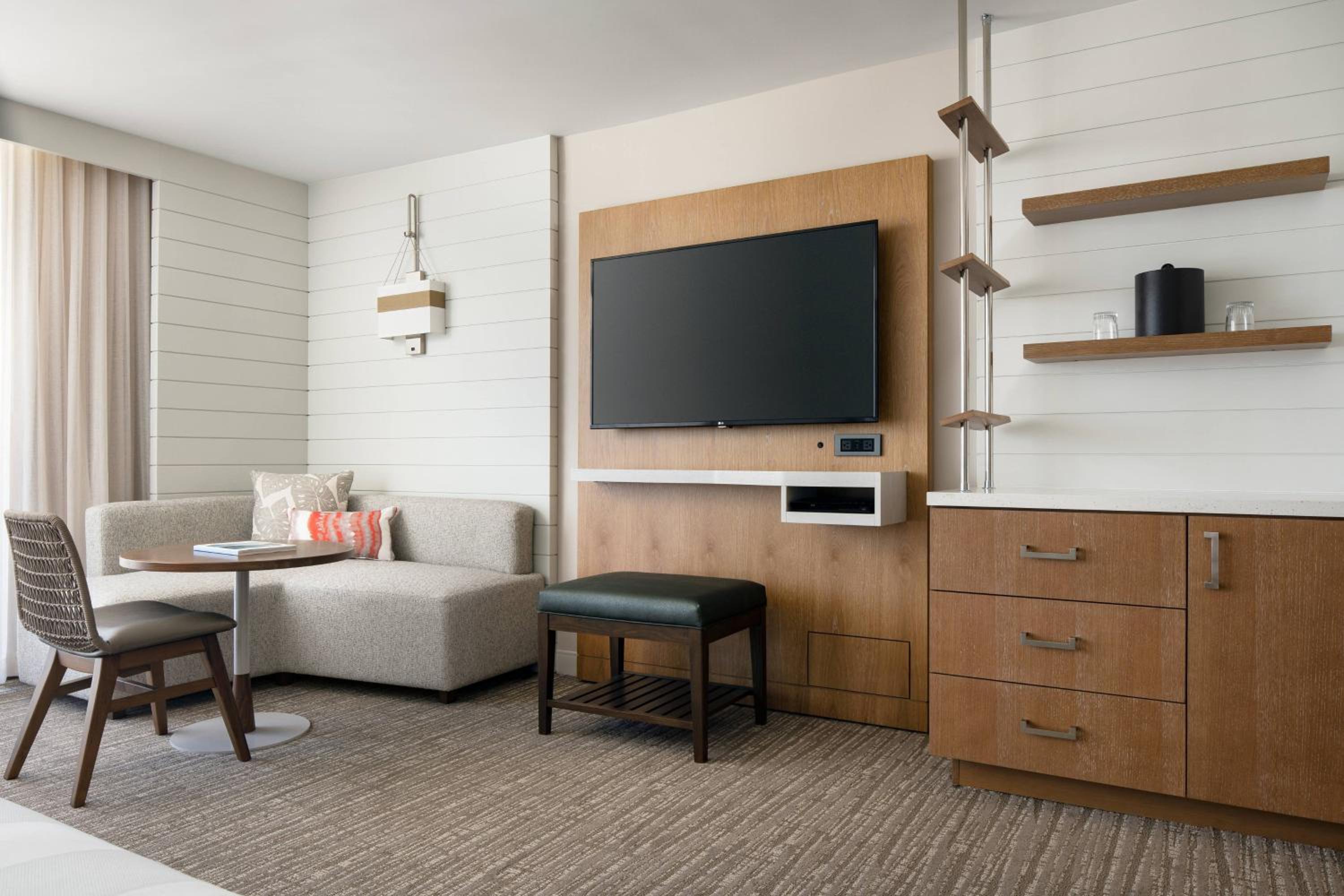 Ocean View, Guest room, 2 Double, Paoakalani Tower, Balcony