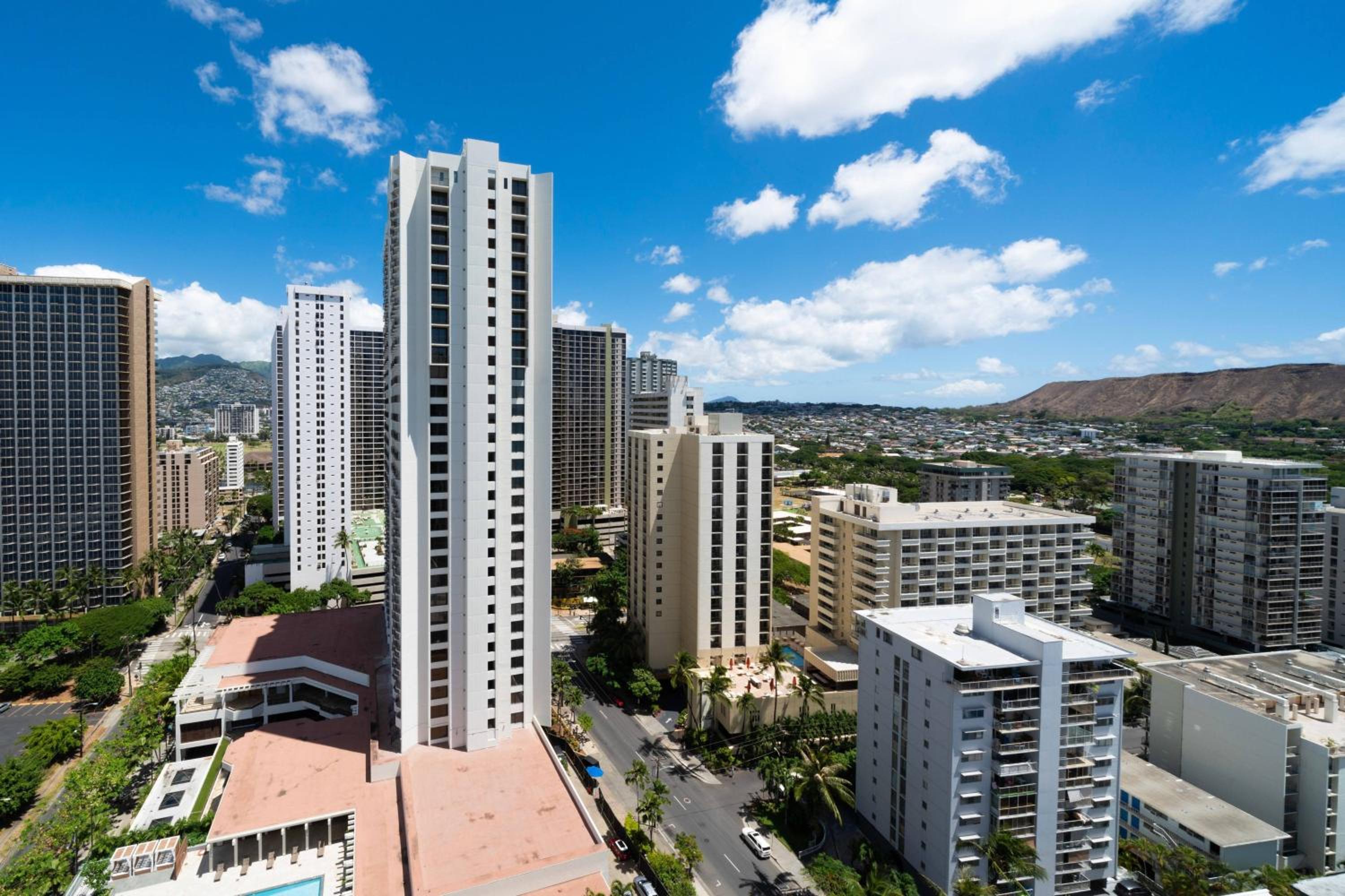 Waikiki City View, Guest room, 1 Queen, City view - Photo 3