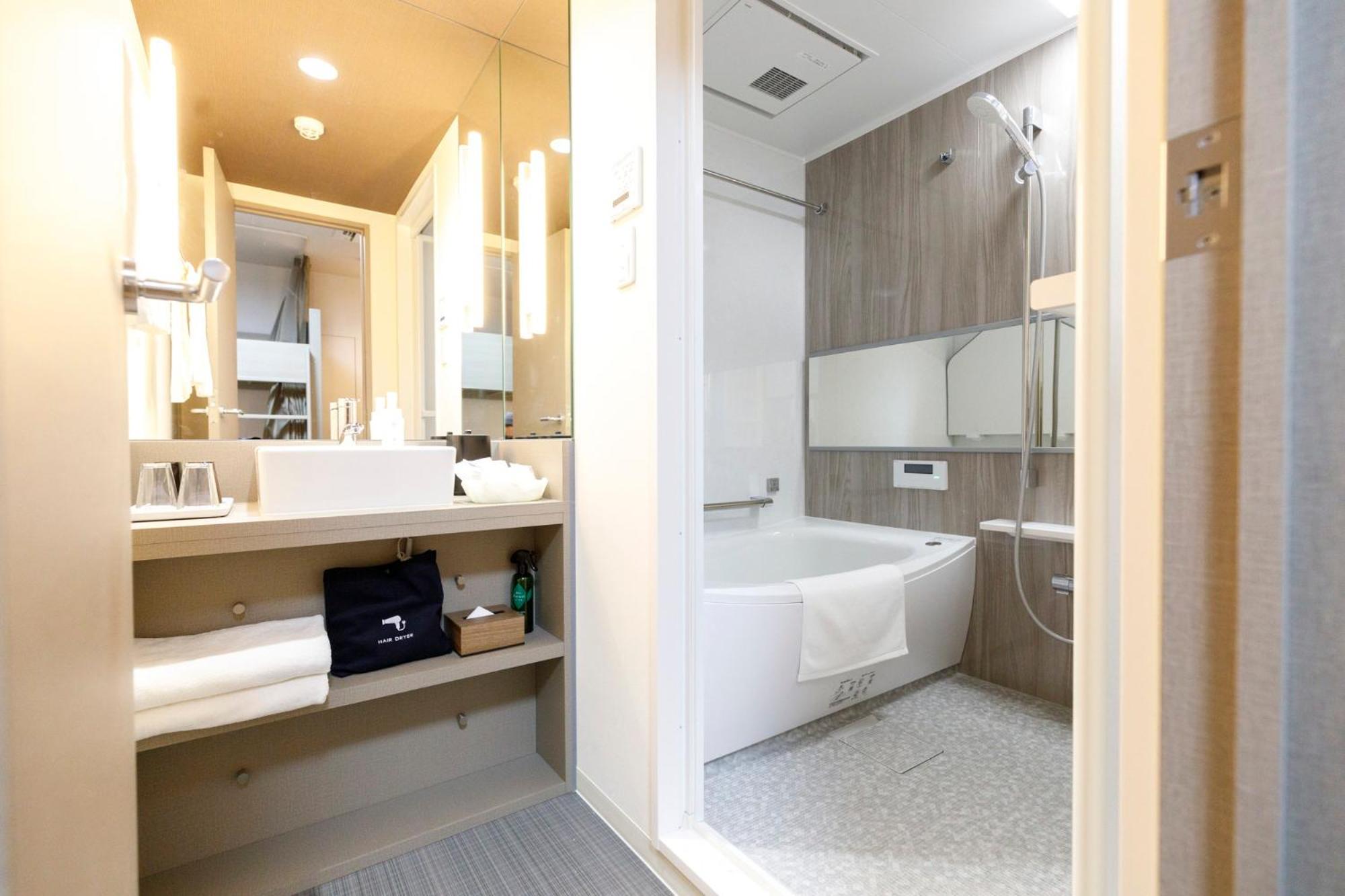 Annex Deluxe Quadruple Room - Non-Smoking - Photo 9