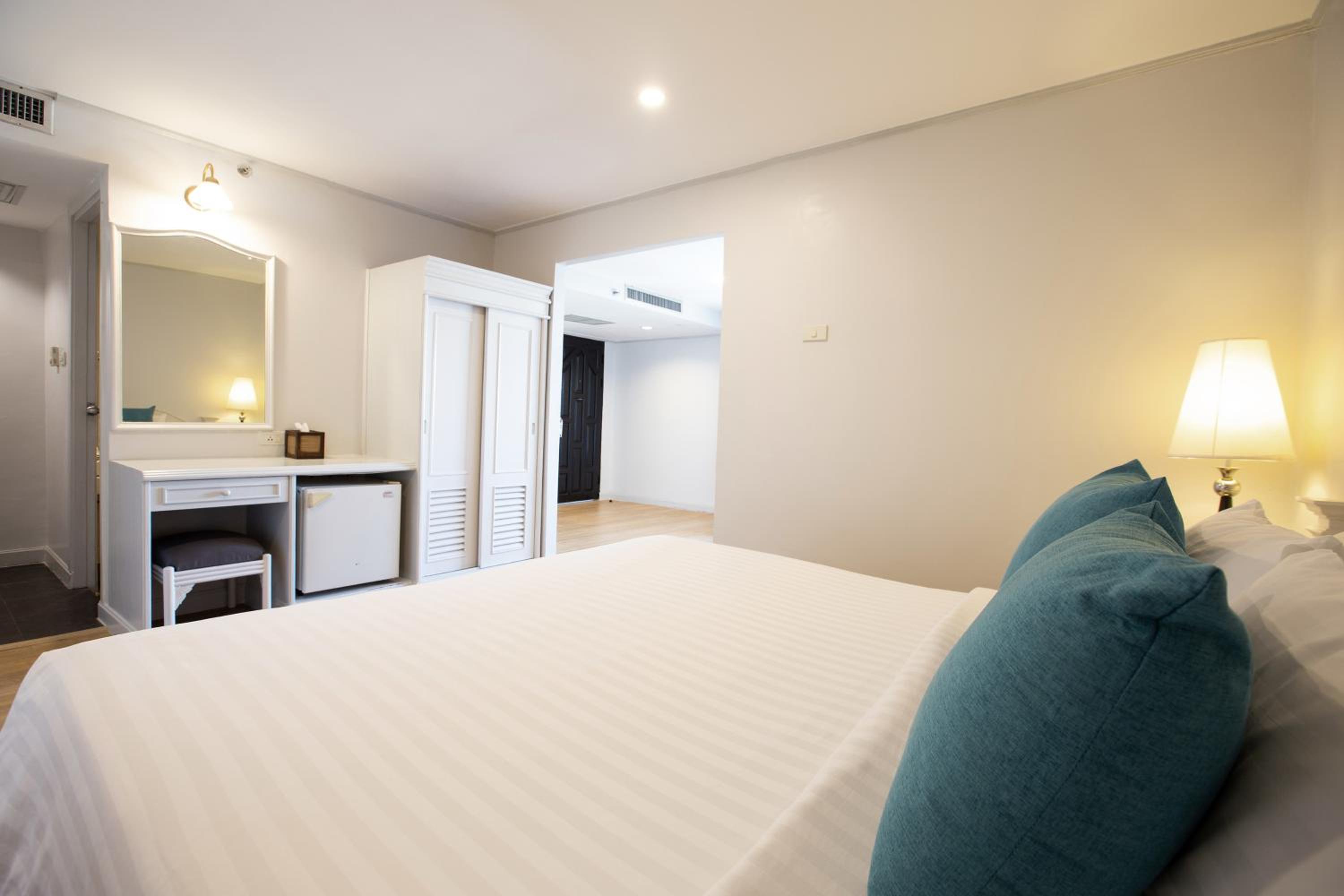 Suite Room - Photo 4