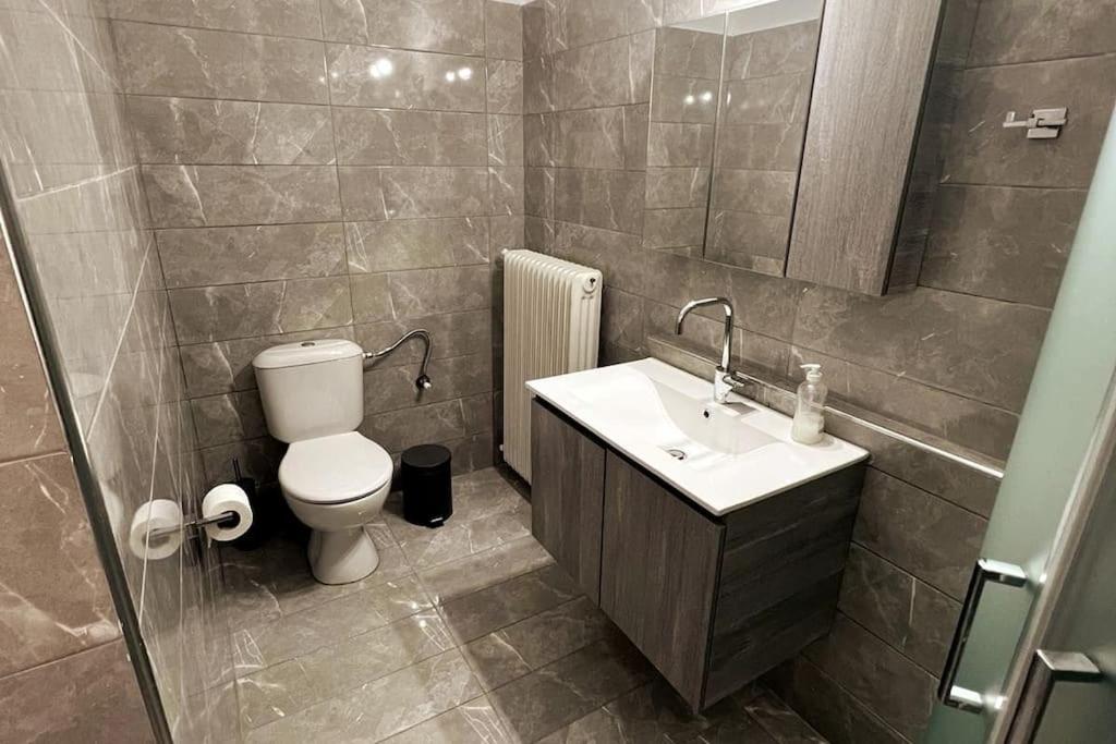 Three-Bedroom House photo 2