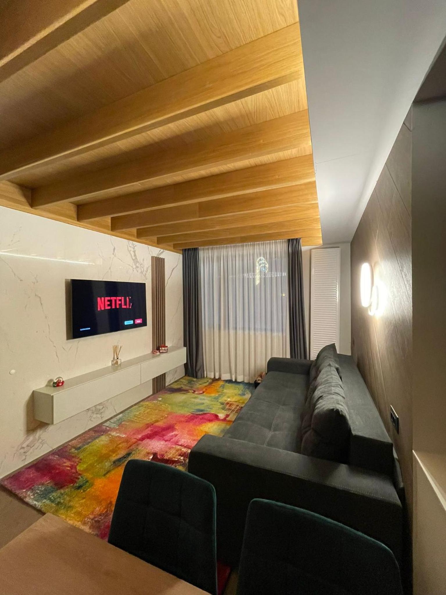 One-Bedroom Apartment photo 1