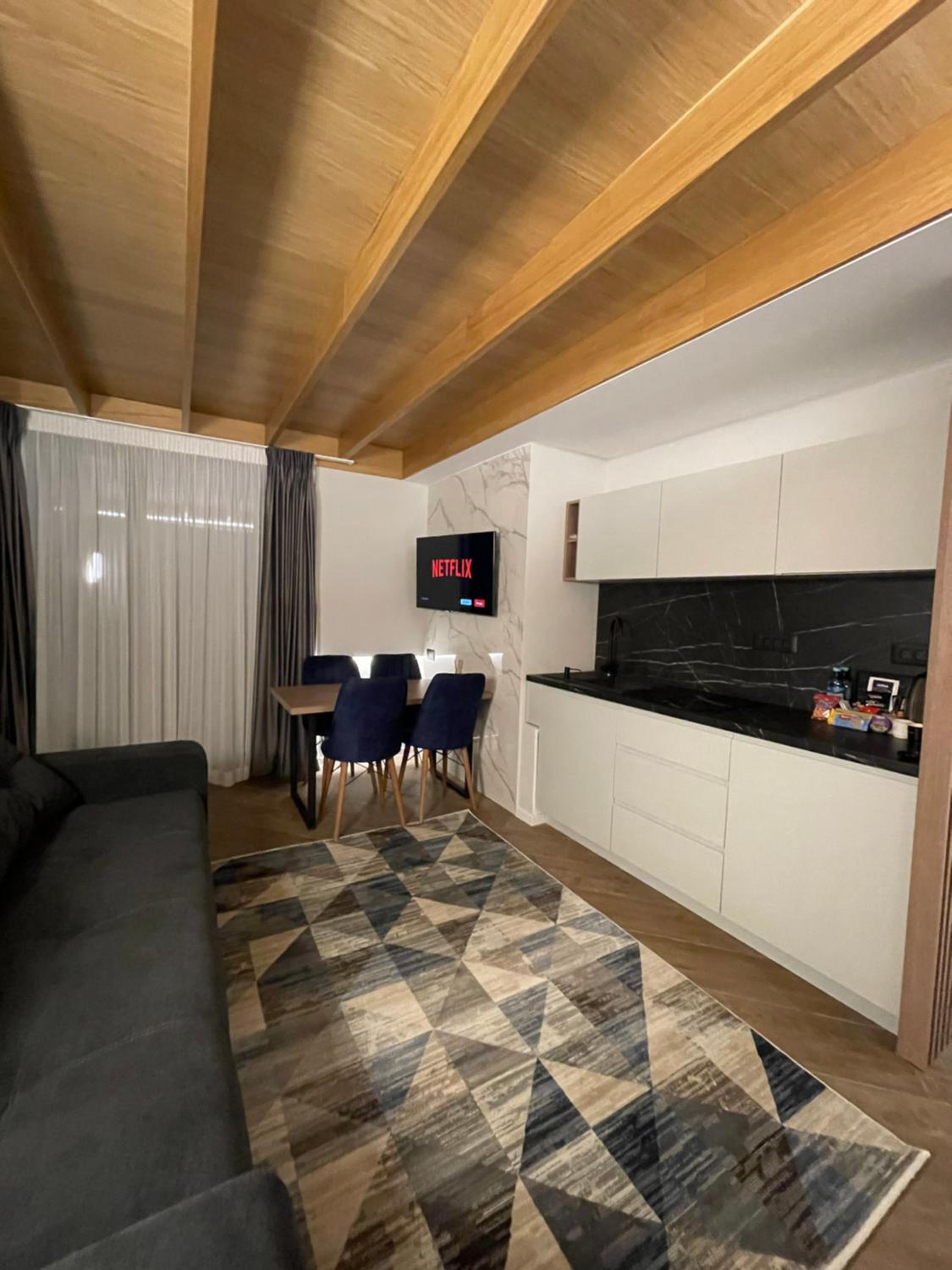 Apartment with Mountain View photo 1