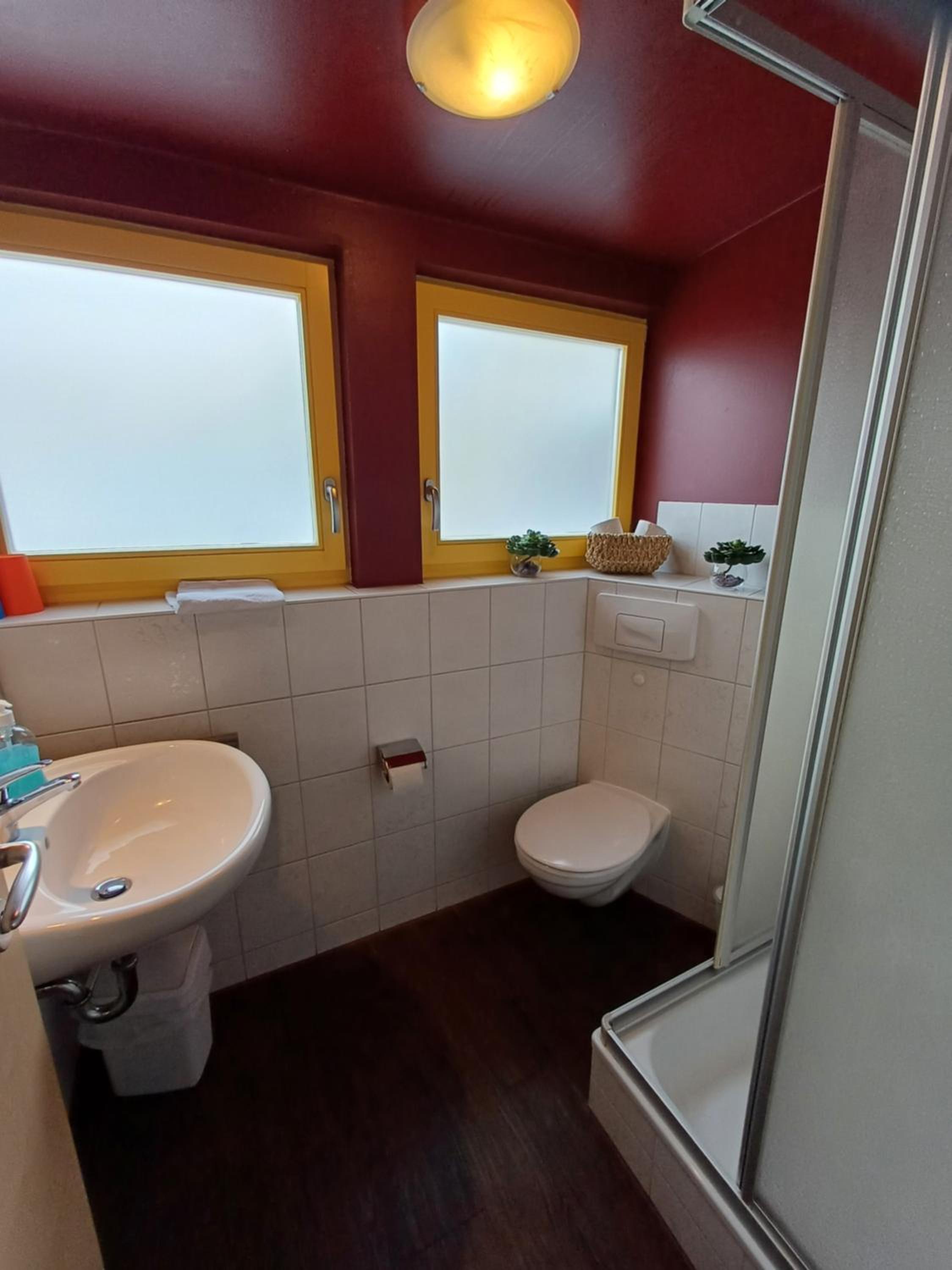 Apartment with Shower - Photo 4