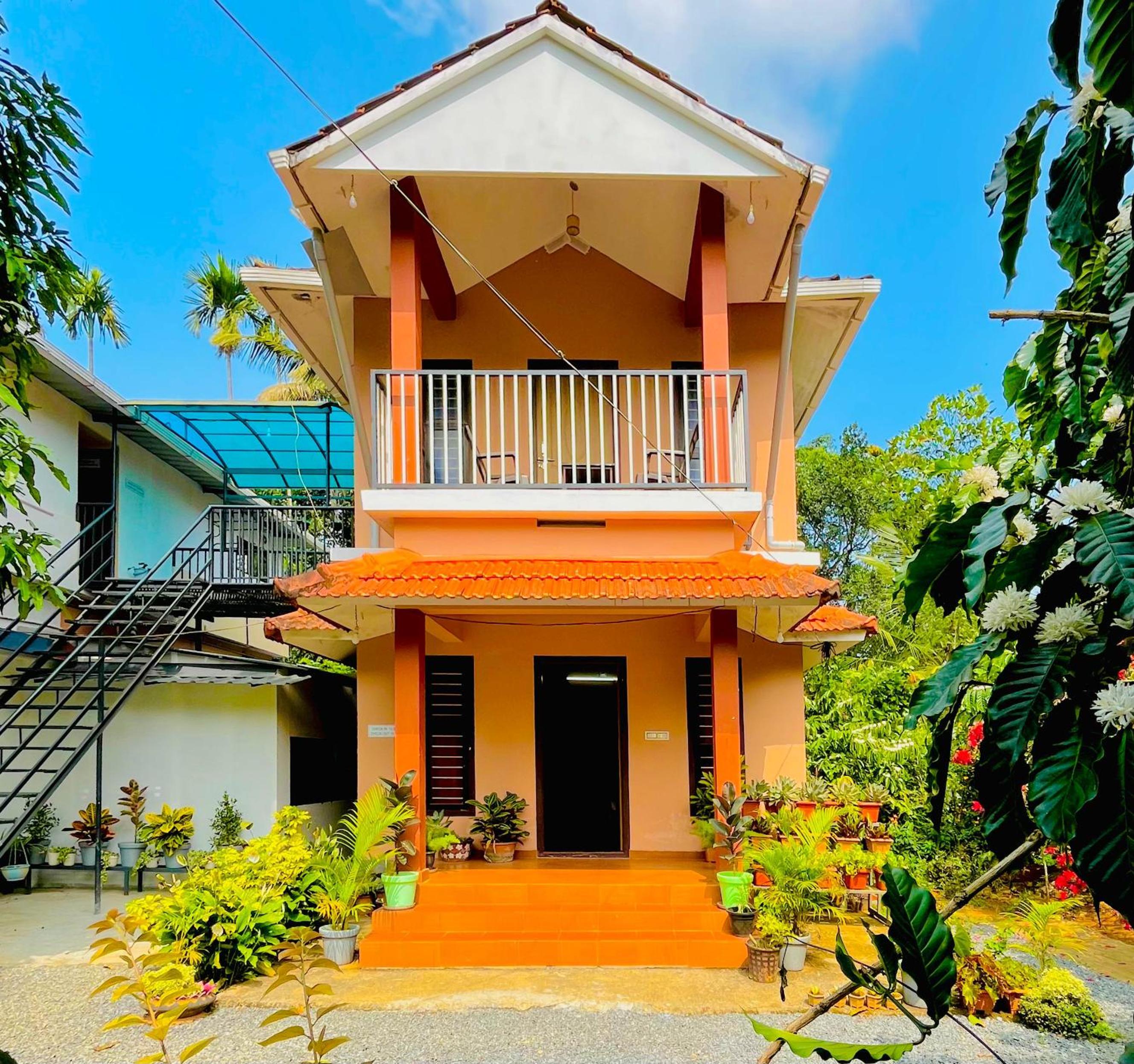 Quadruple Room with Balcony - Photo 8