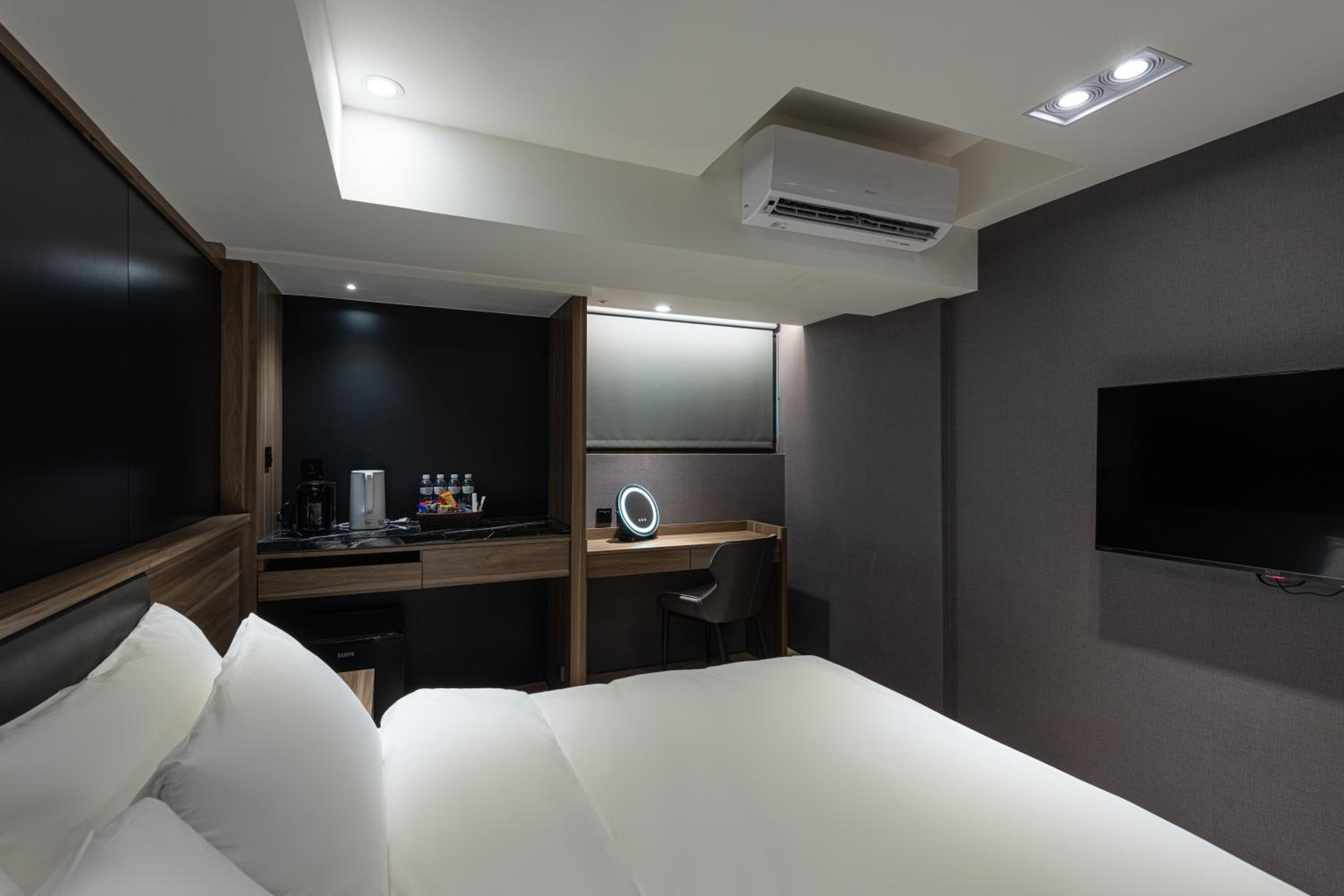 Standard Double Room - Photo 7