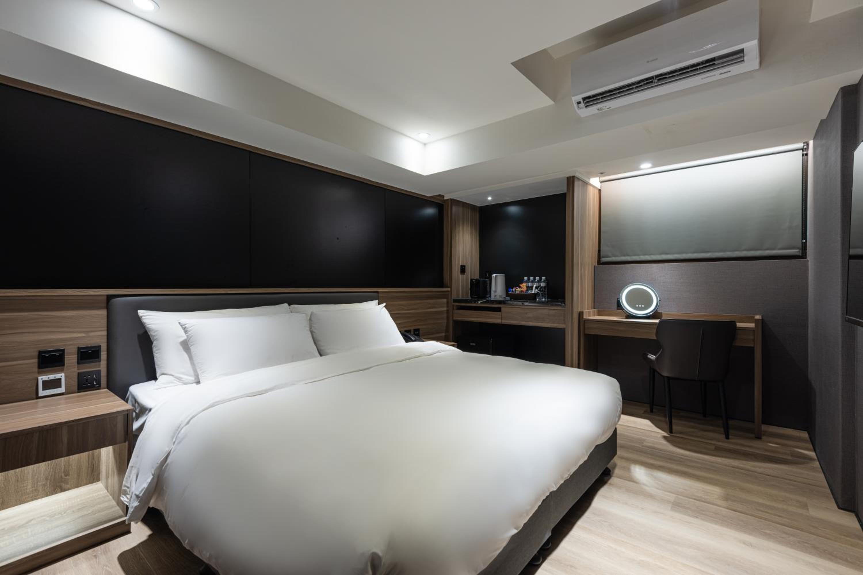 Standard Double Room - Photo 6