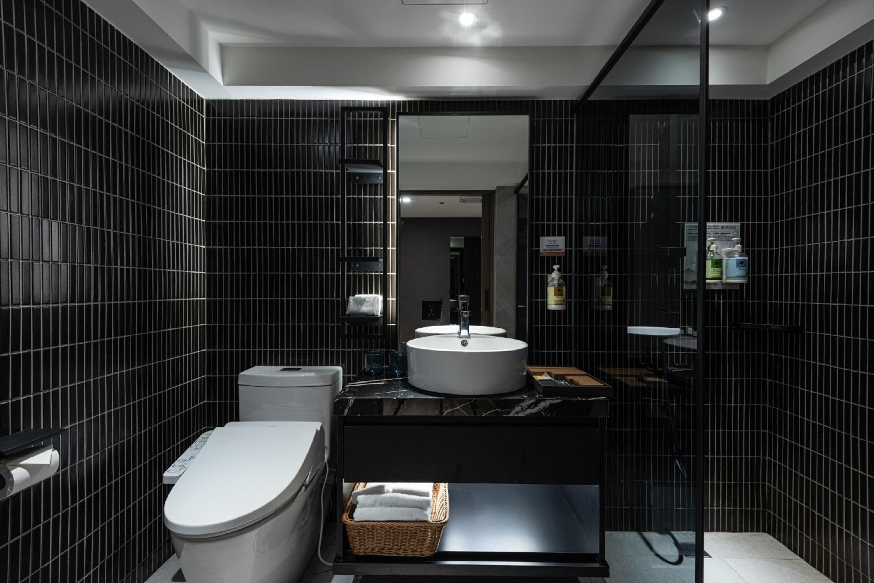 Standard Double Room - Photo 8