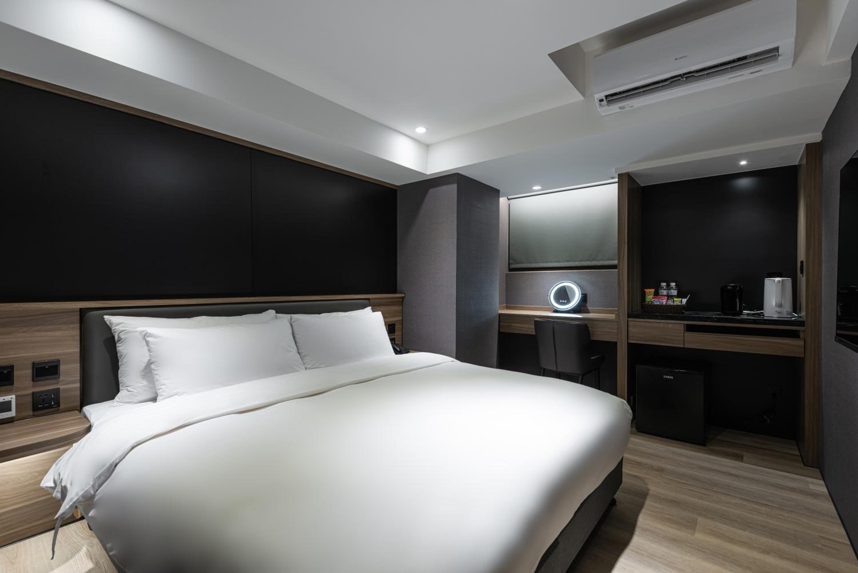Standard Double Room - Photo 5