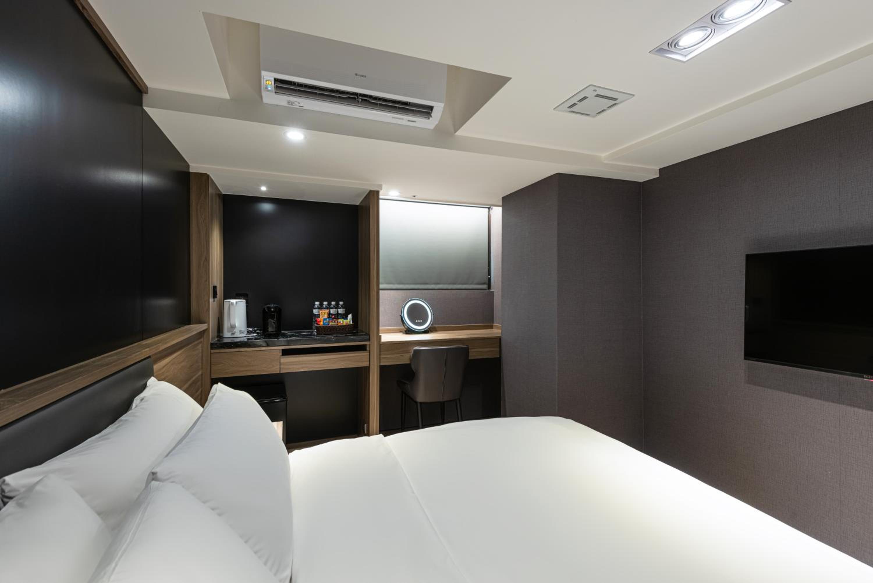 Standard Double Room - Photo 3
