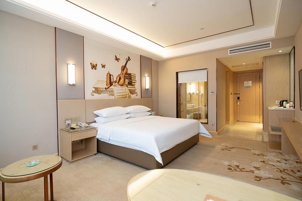 Business King Room