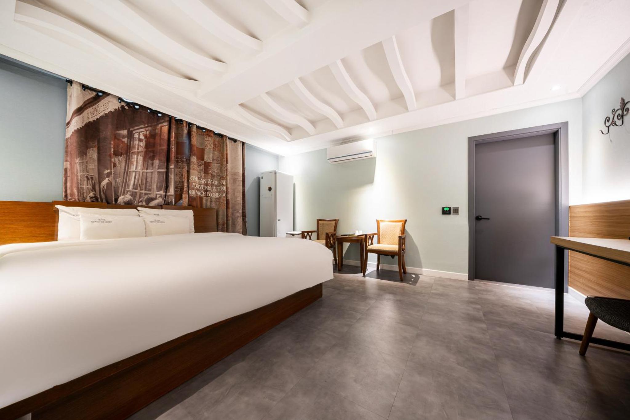 Deluxe King Room photo 2