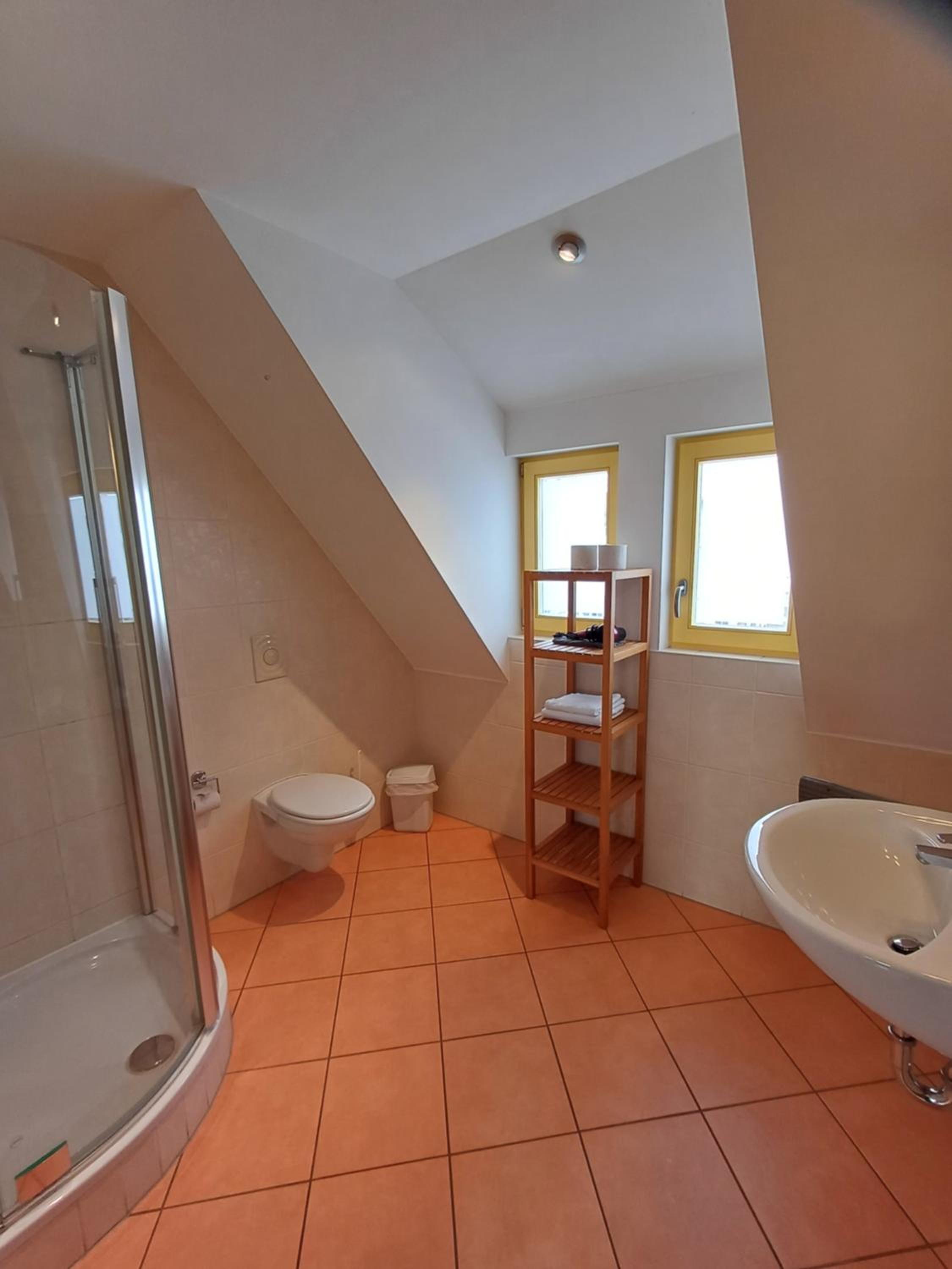 Apartment with Balcony - Photo 2