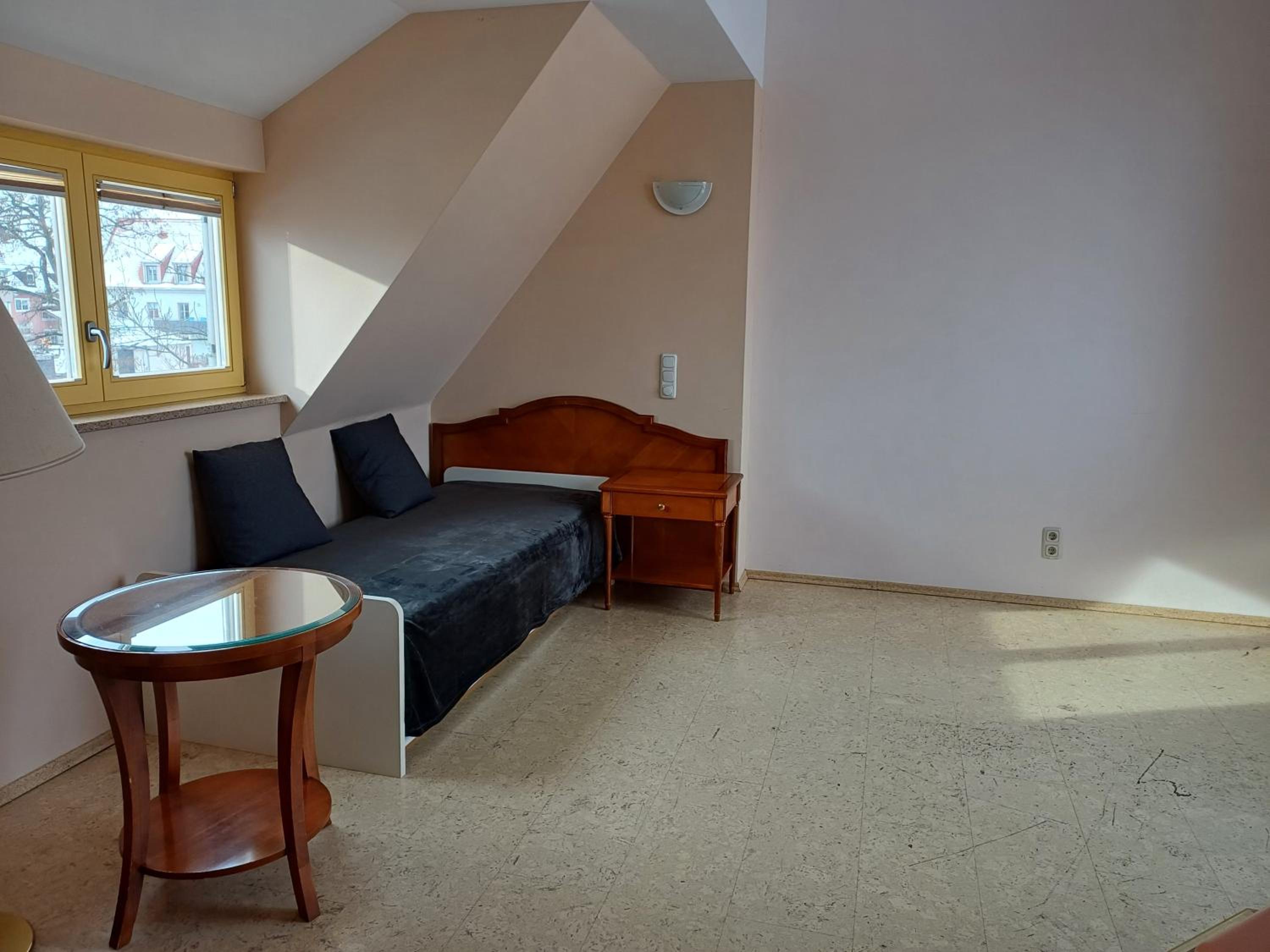 Apartment with Balcony - Photo 6