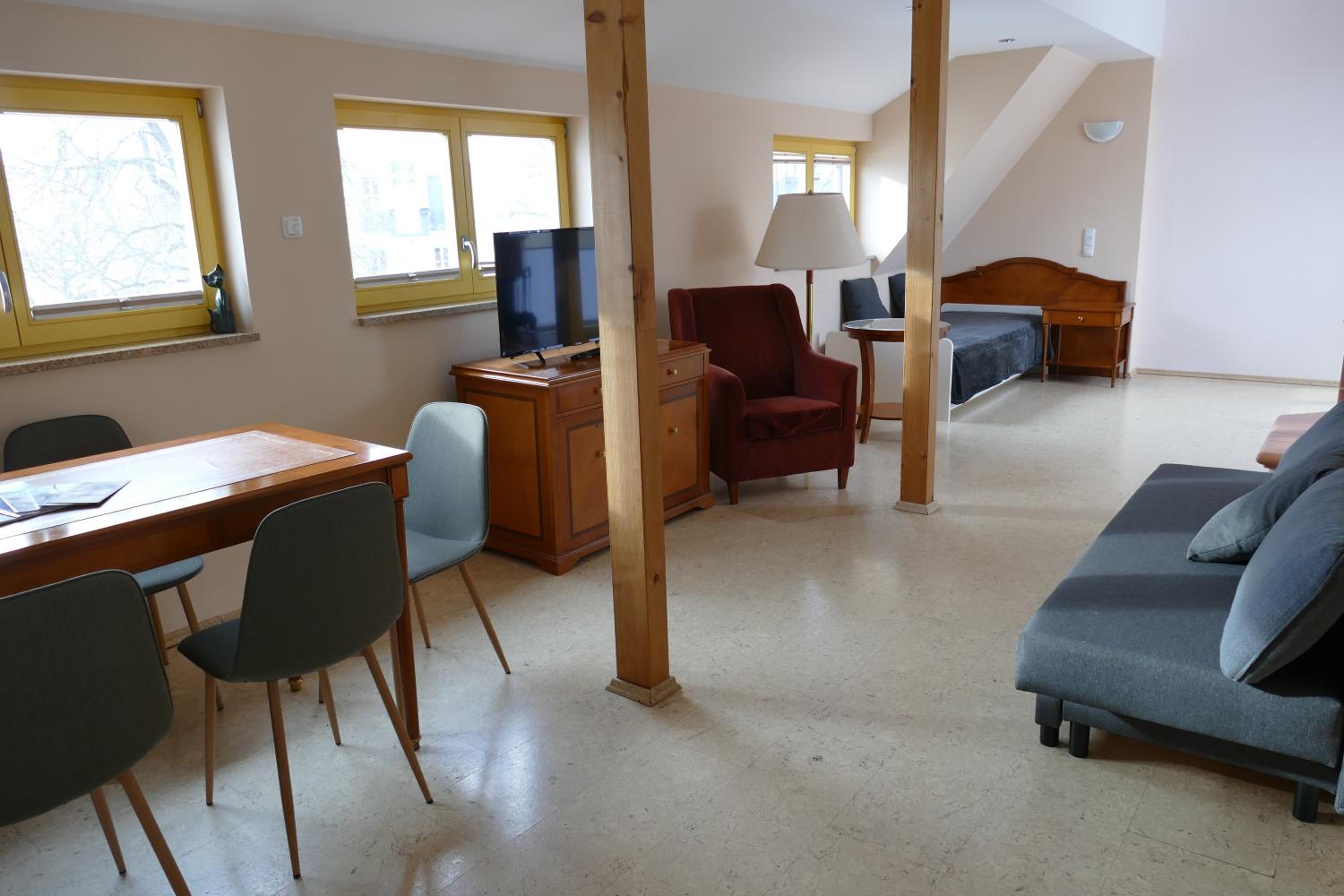 Apartment with Balcony - Photo 8