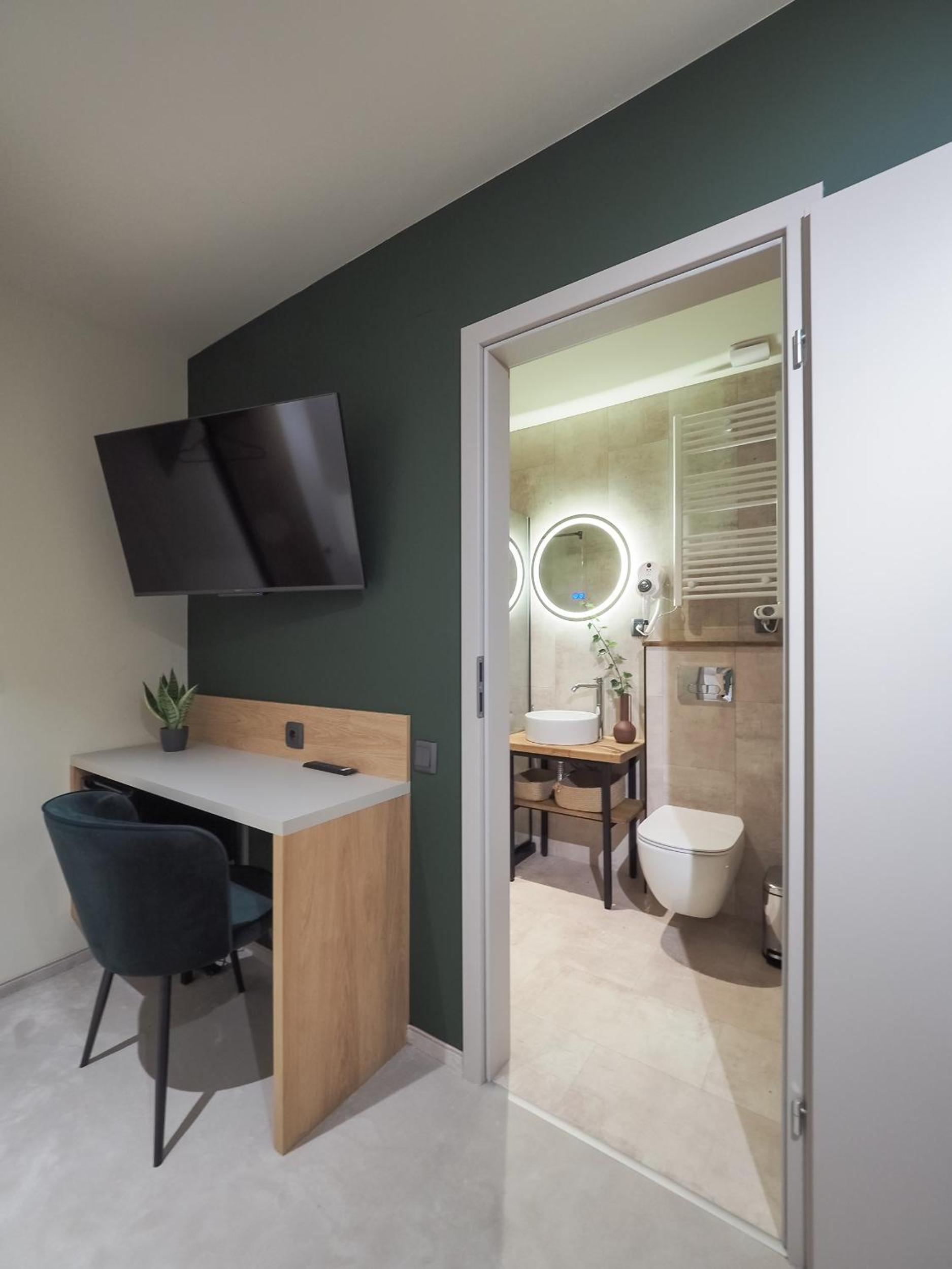 Standard Double or Twin Room - Photo 6
