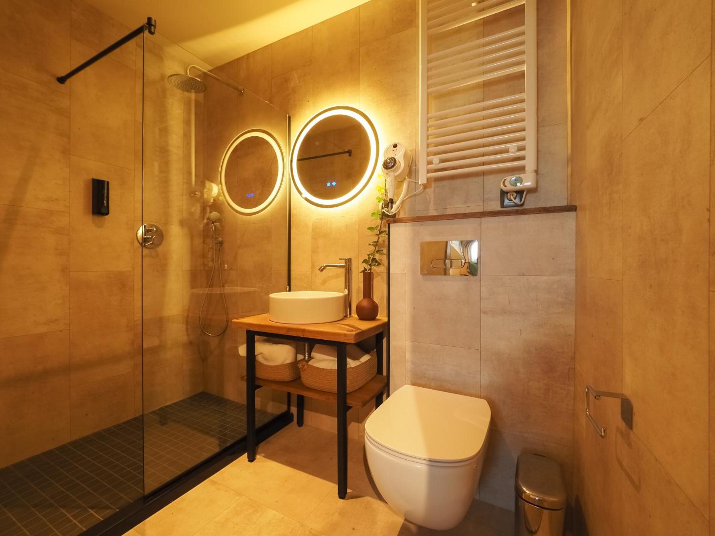 Standard Double or Twin Room - Photo 4