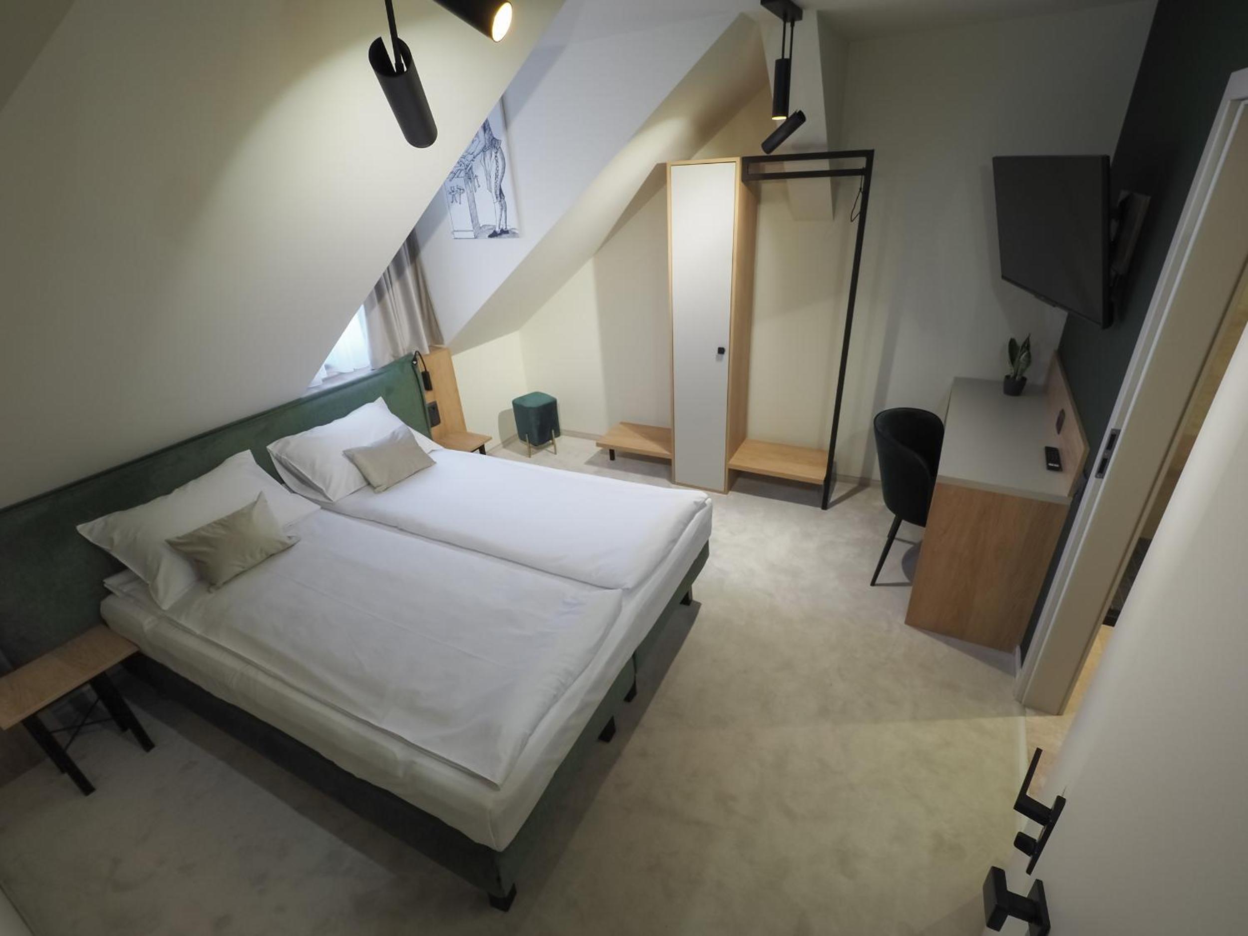 Standard Double or Twin Room - Photo 2