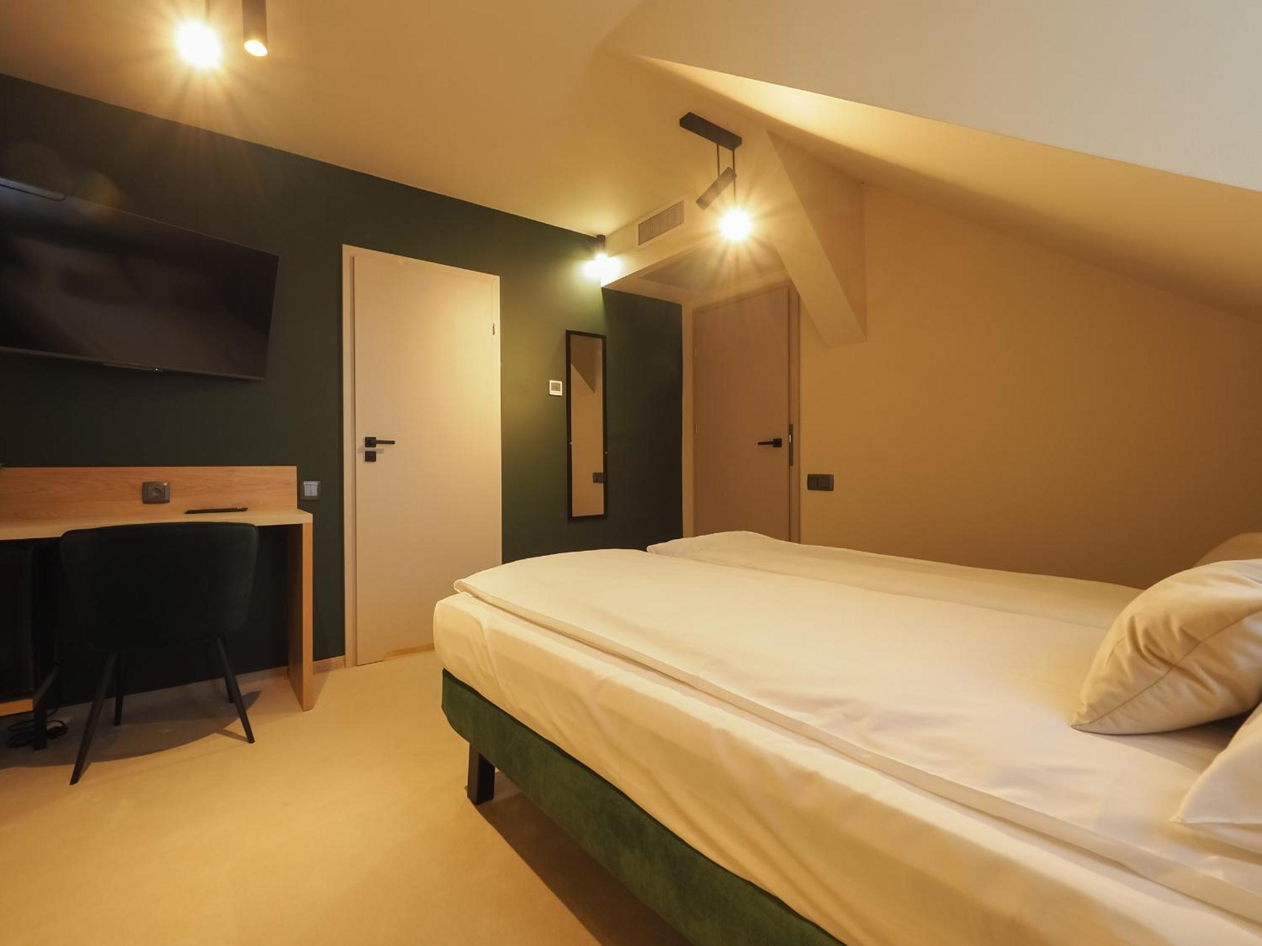 Standard Double or Twin Room - Photo 3