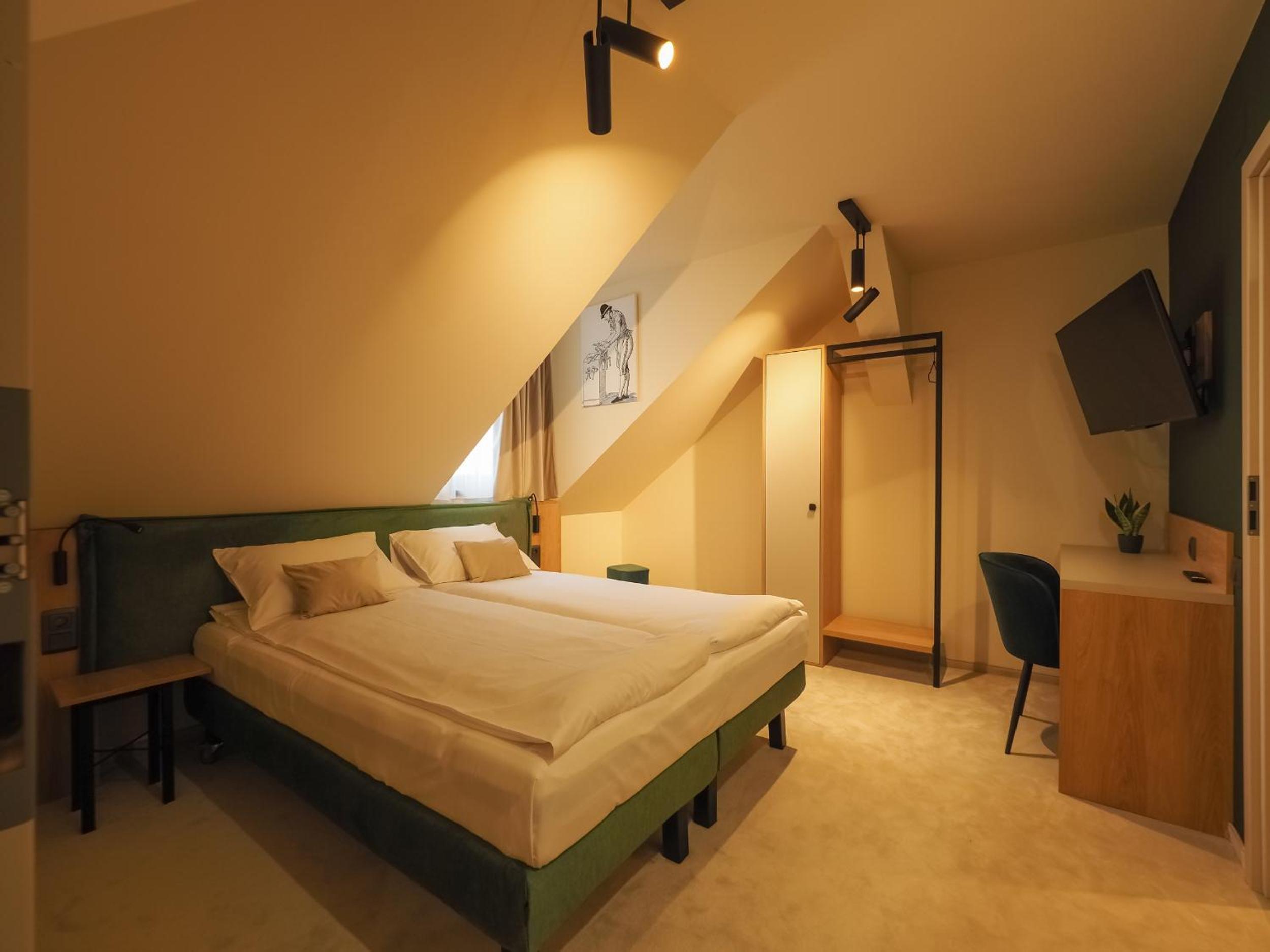 Standard Double or Twin Room - Photo 1