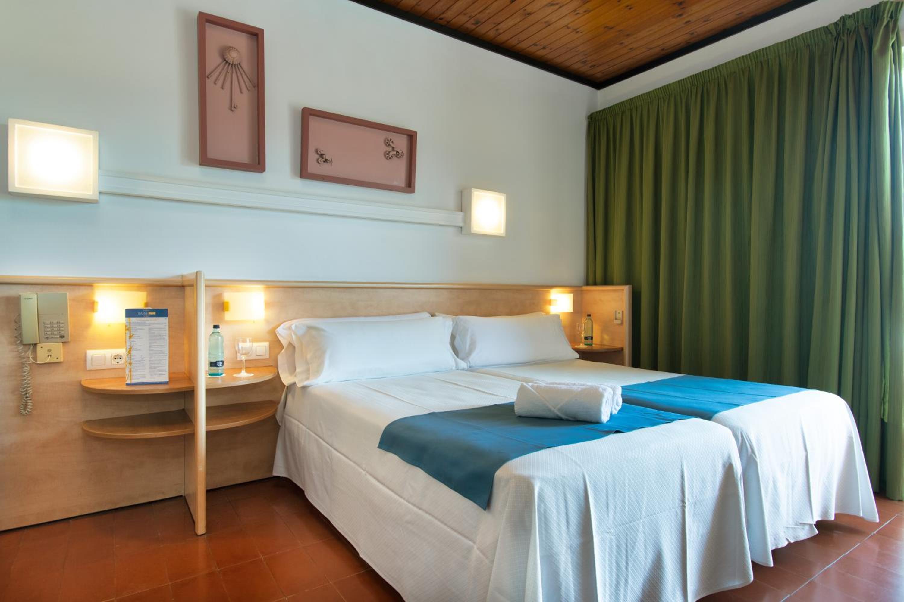 Twin Room - Photo 1