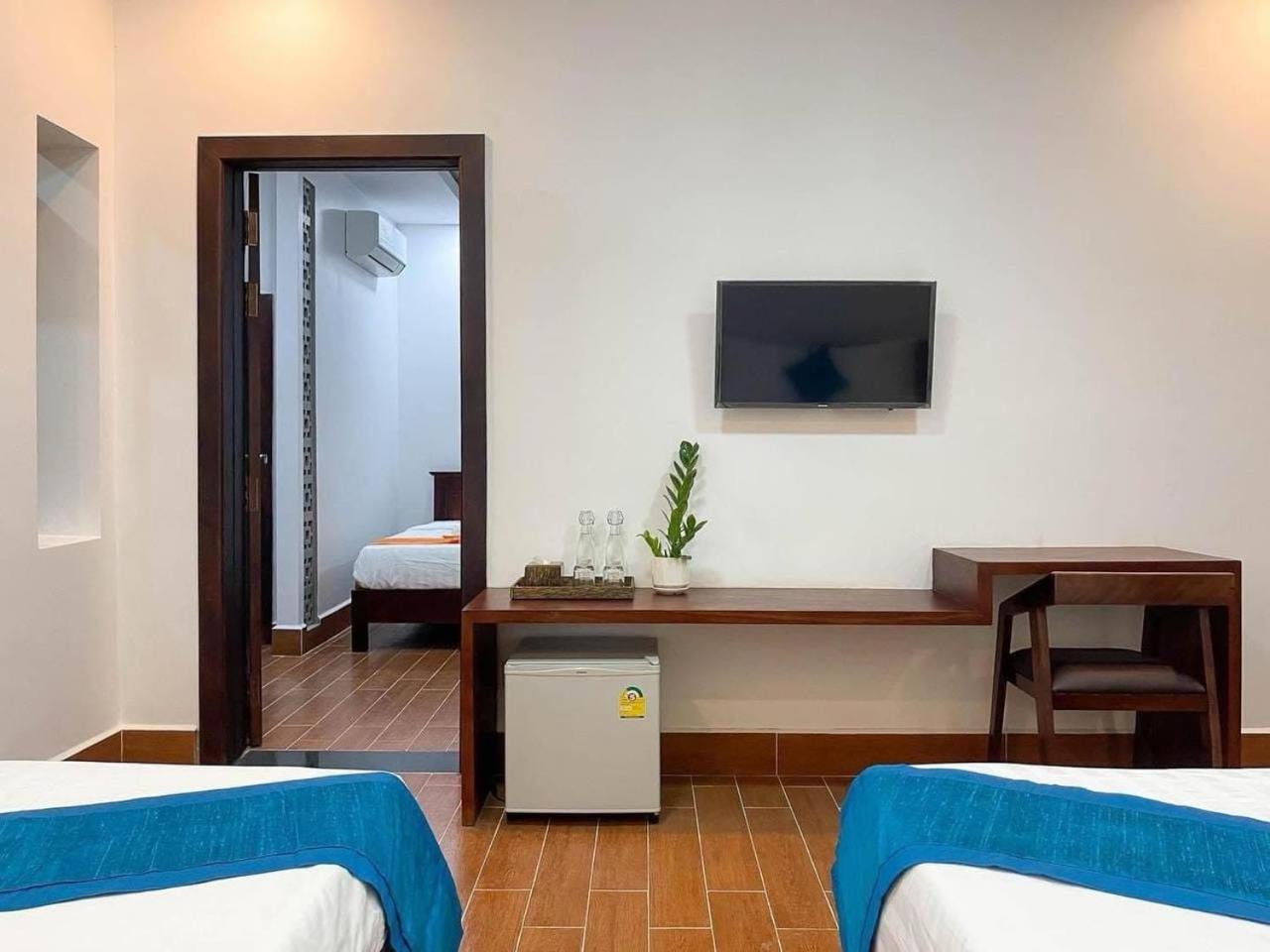 Family Room with Balcony photo 1