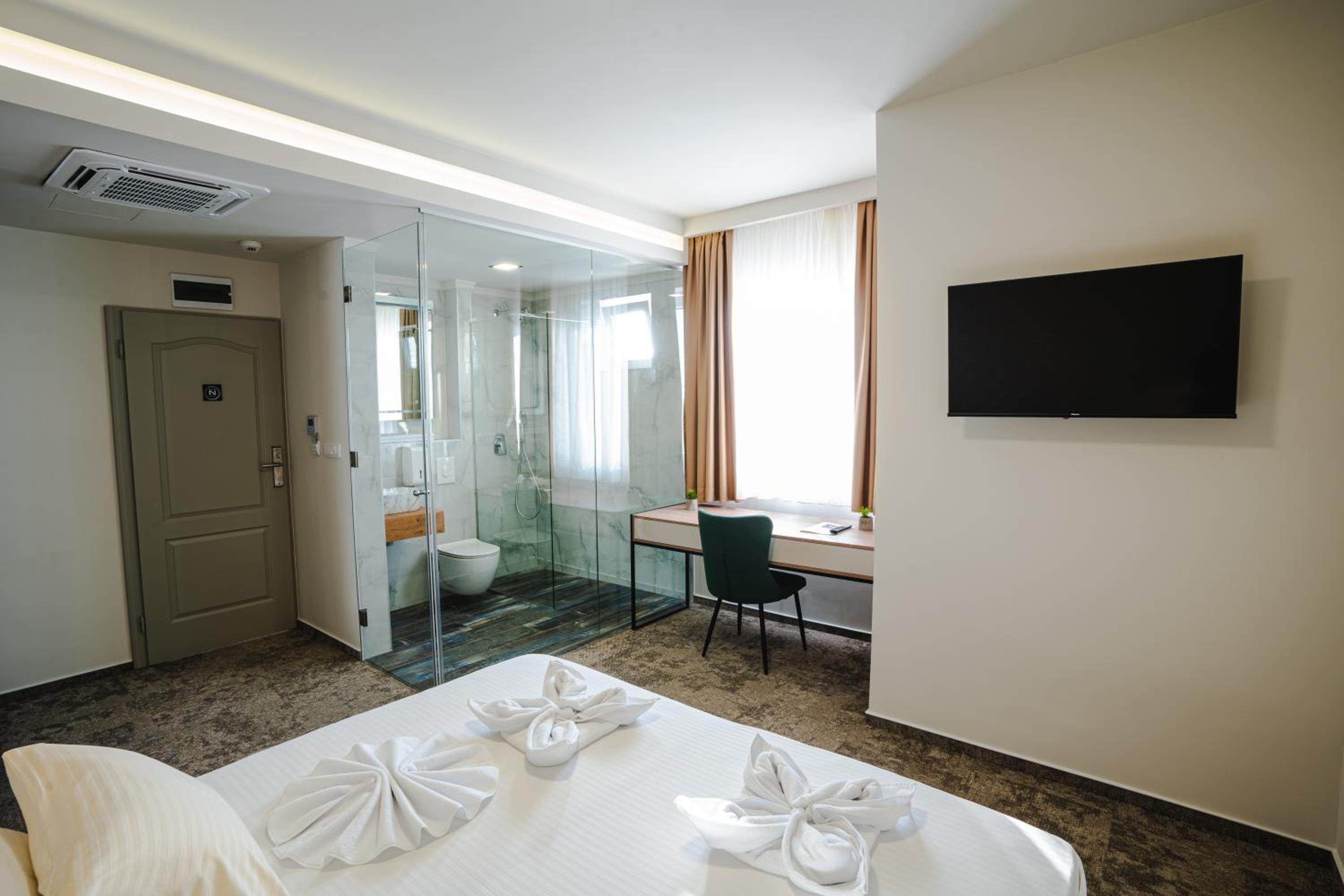 Double or Twin Room photo 3