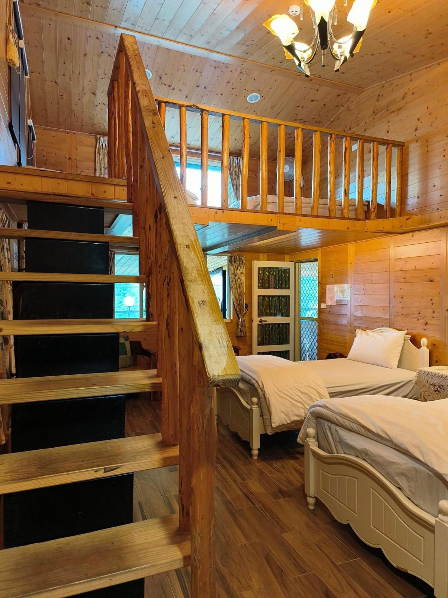 Family Room with Mountain View photo 2