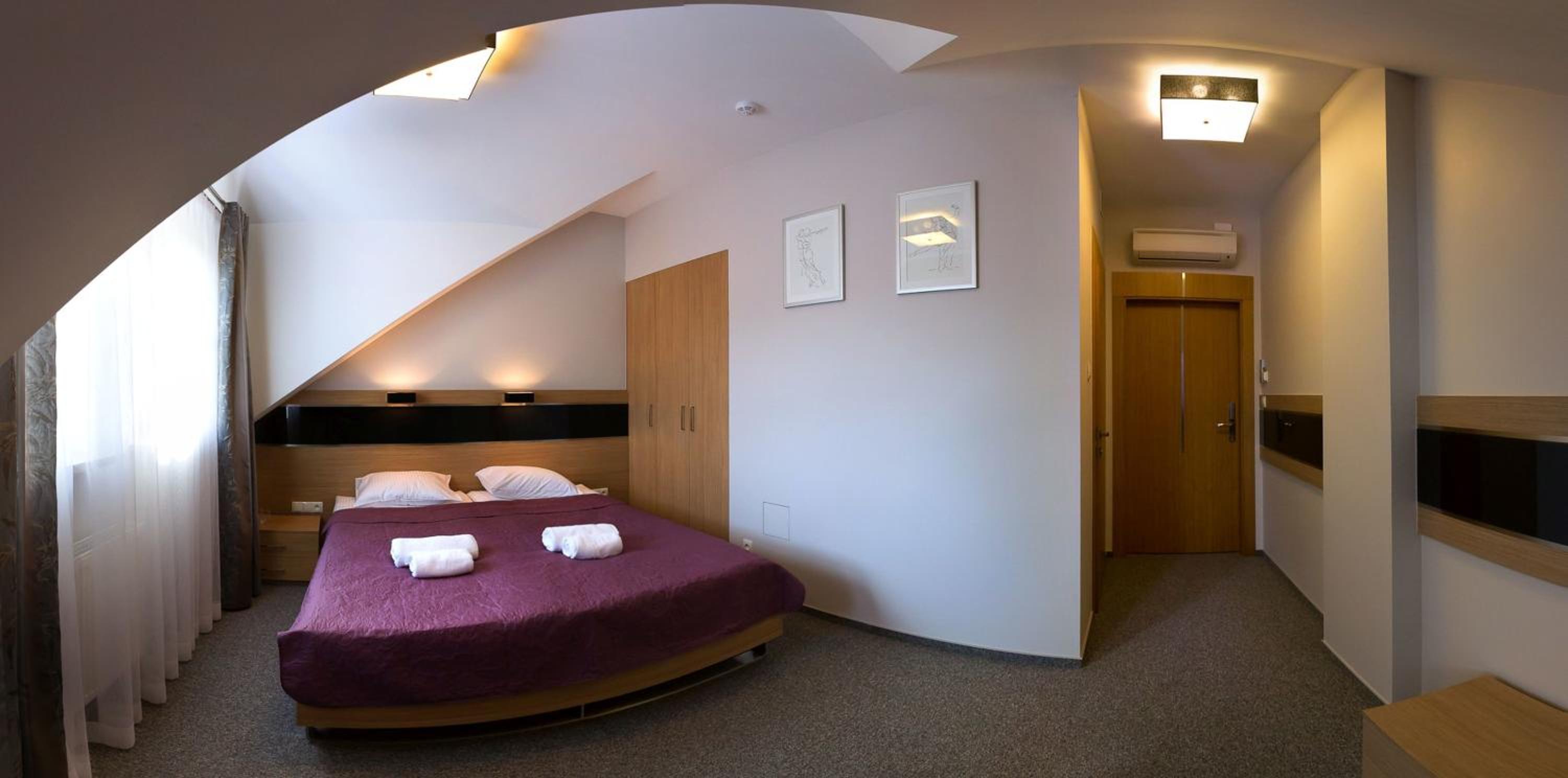 Double Room with Private Bathroom - Photo 1
