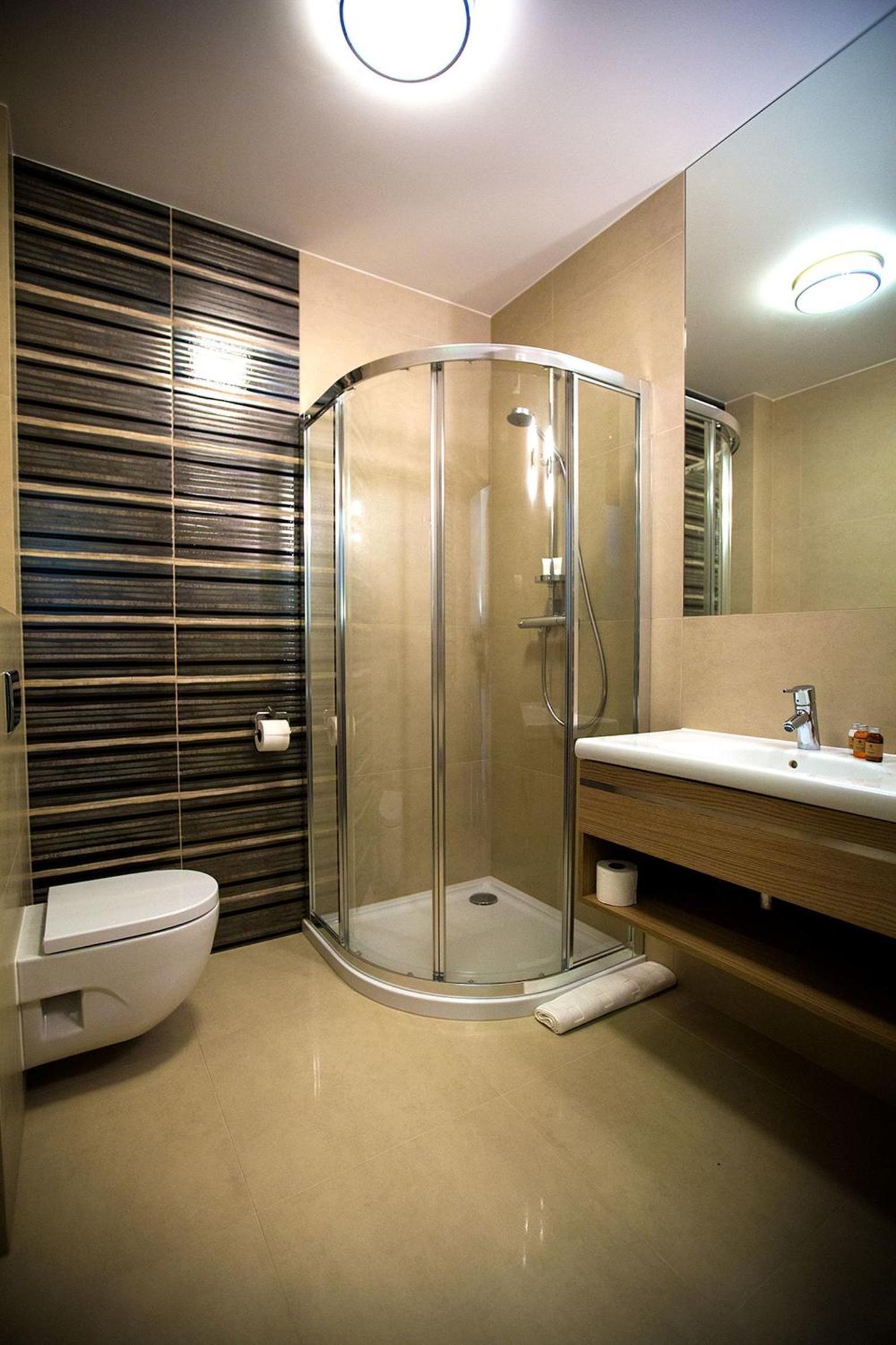 Twin Room with Private Bathroom - Photo 3