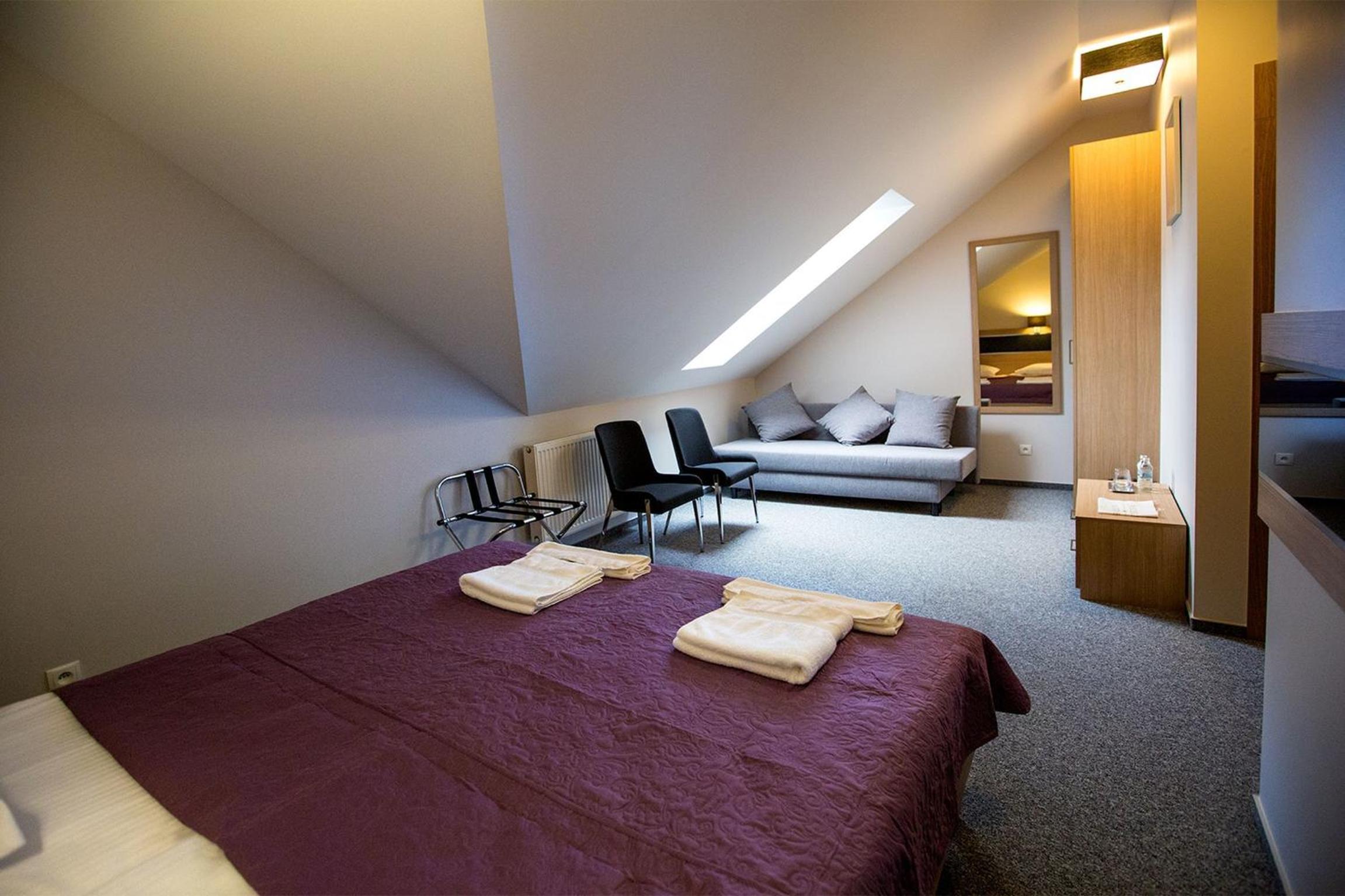 Double Room with Extra Bed - Photo 2