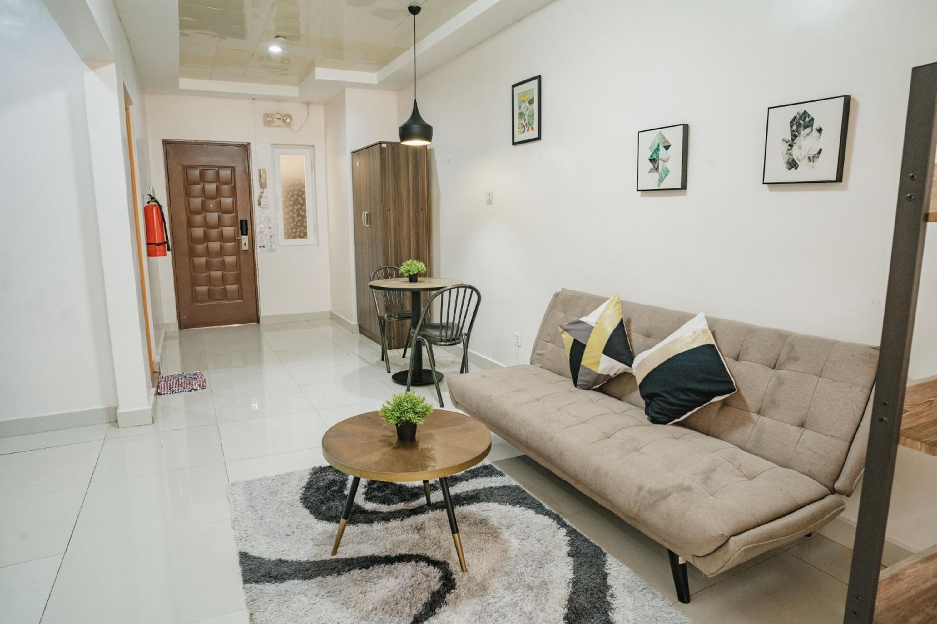 Basic Triple Room with Shared Bathroom photo 3