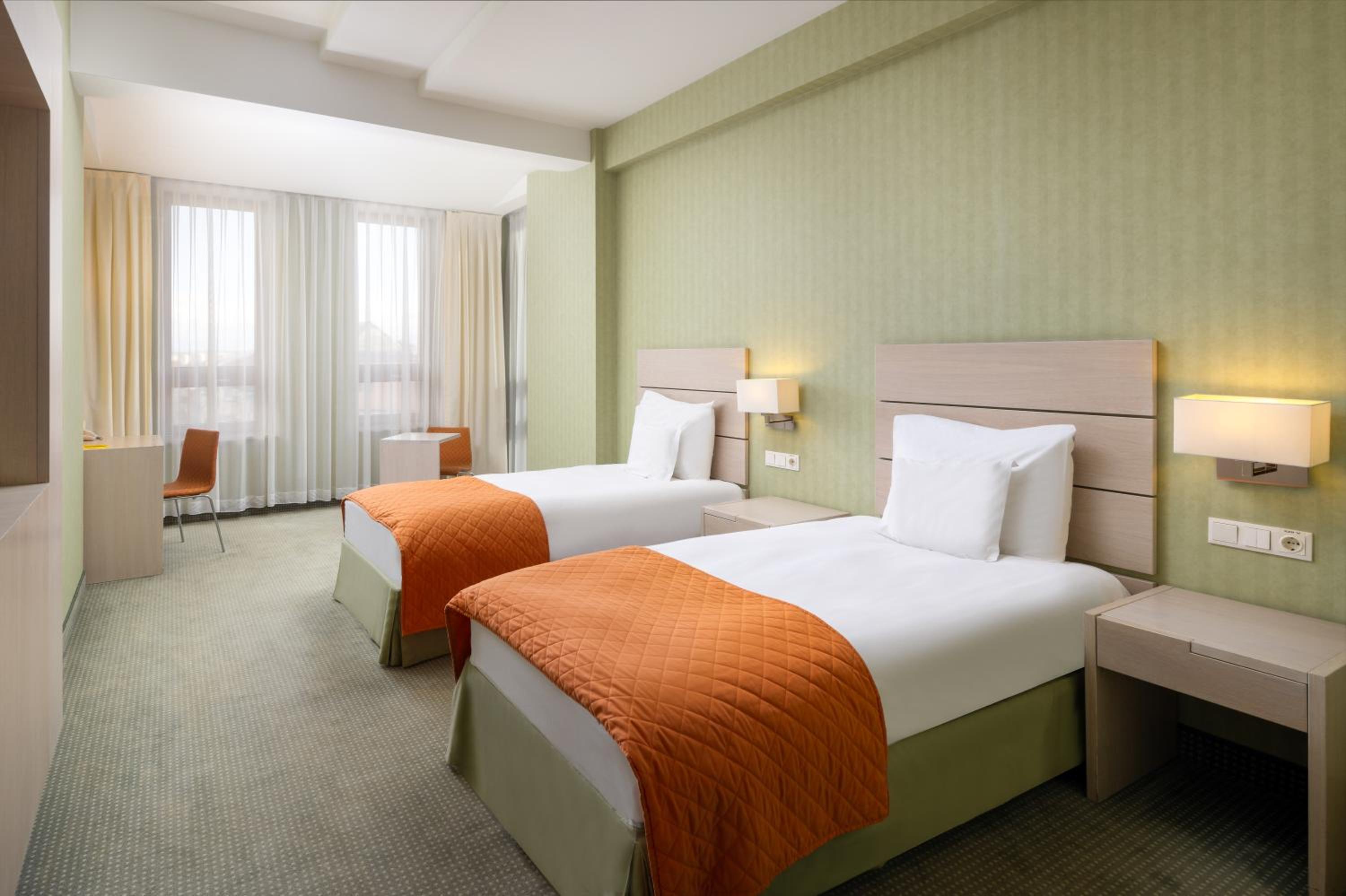 Standard Twin Room - Photo 1