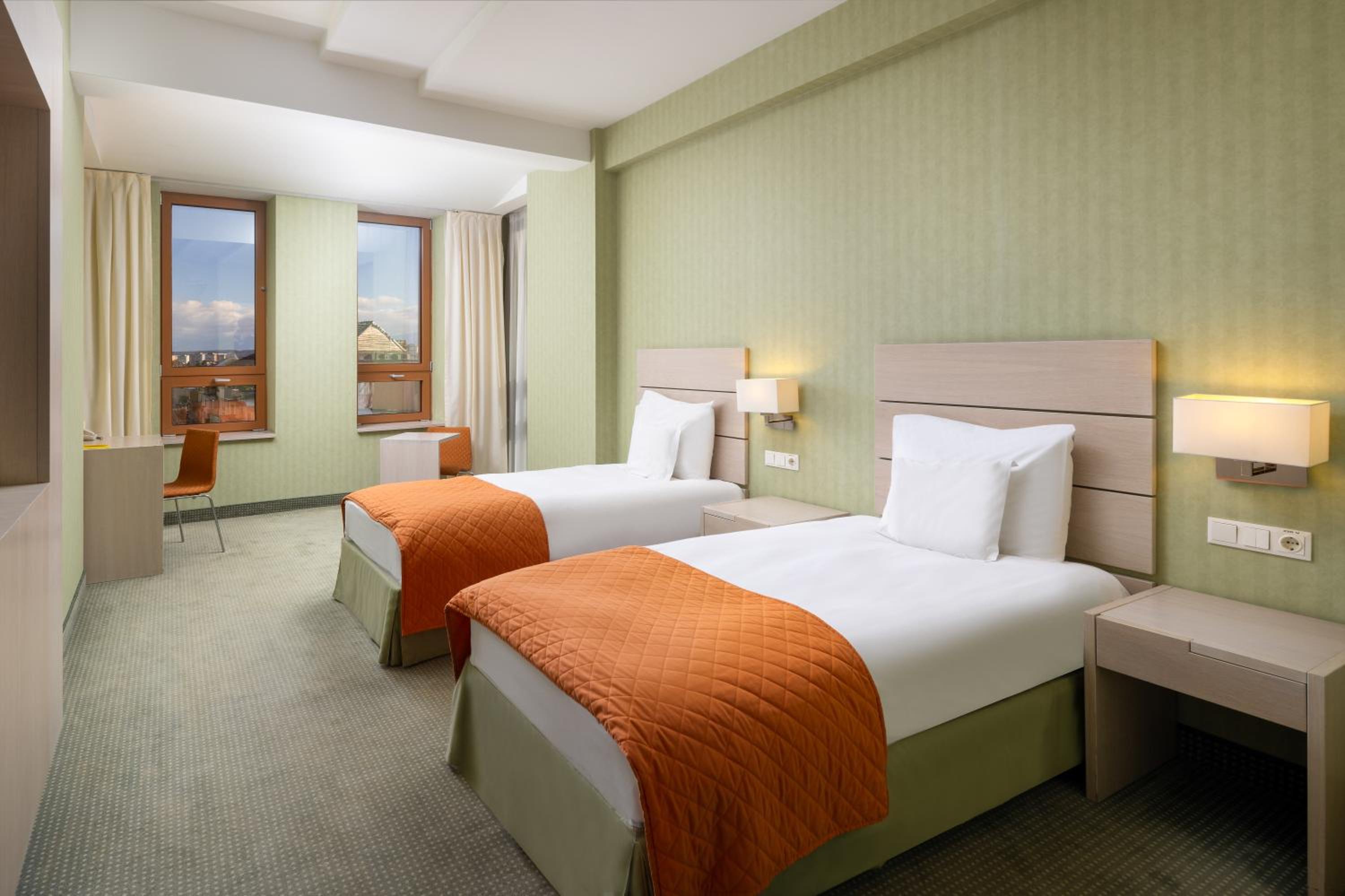 Standard Twin Room - Photo 2