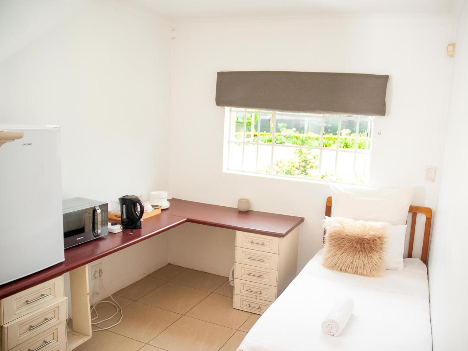 Deluxe Double Room (2 Adults + 1 Child) - Photo 14