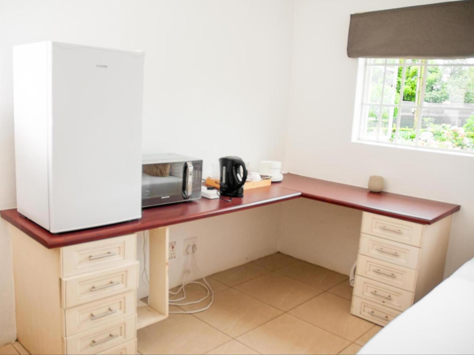 Deluxe Double Room (2 Adults + 1 Child) - Photo 13