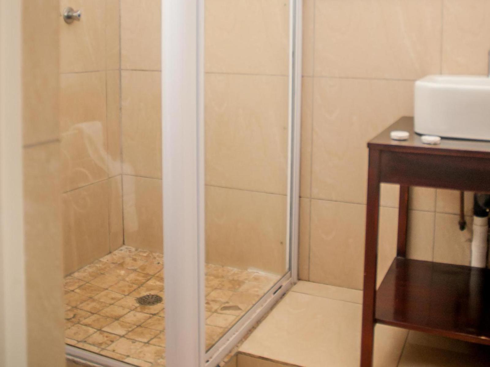 Deluxe Double Room (2 Adults + 1 Child) - Photo 10