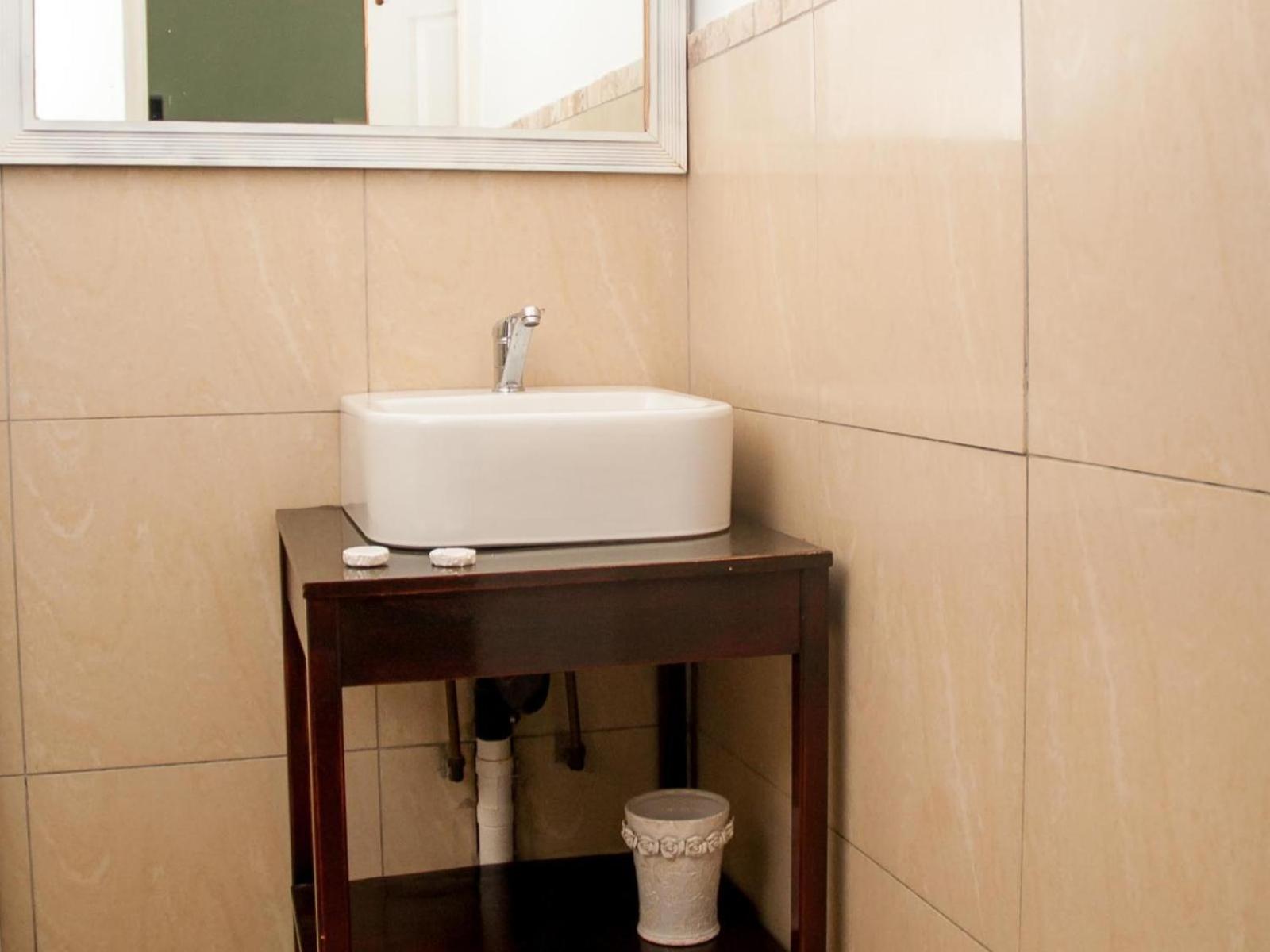 Deluxe Double Room (2 Adults + 1 Child) - Photo 8
