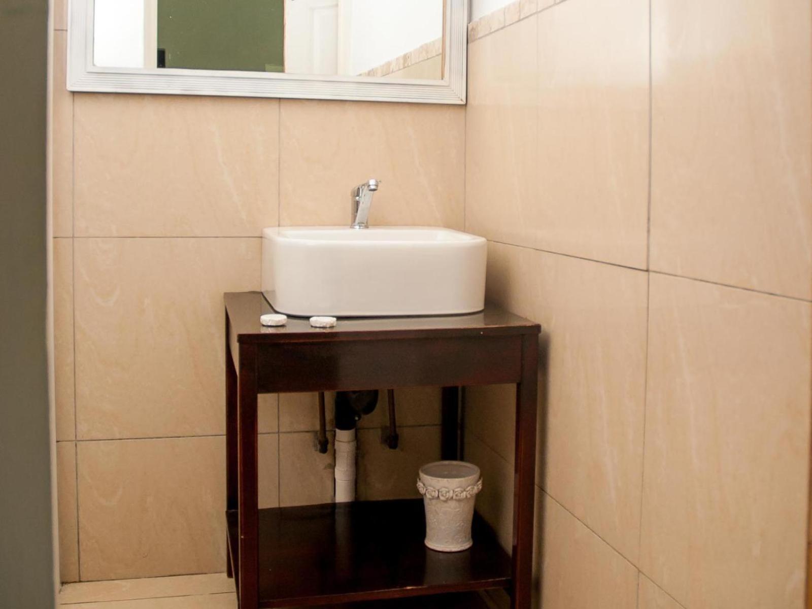 Deluxe Double Room (2 Adults + 1 Child) - Photo 7