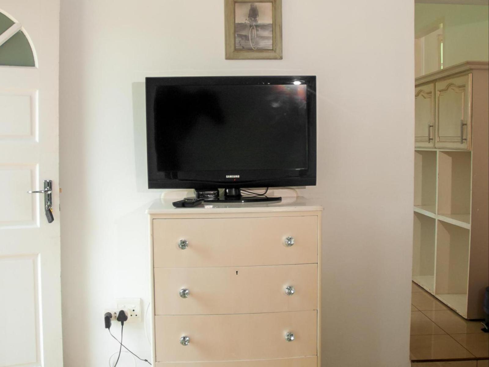 Deluxe Double Room (2 Adults + 1 Child) - Photo 6