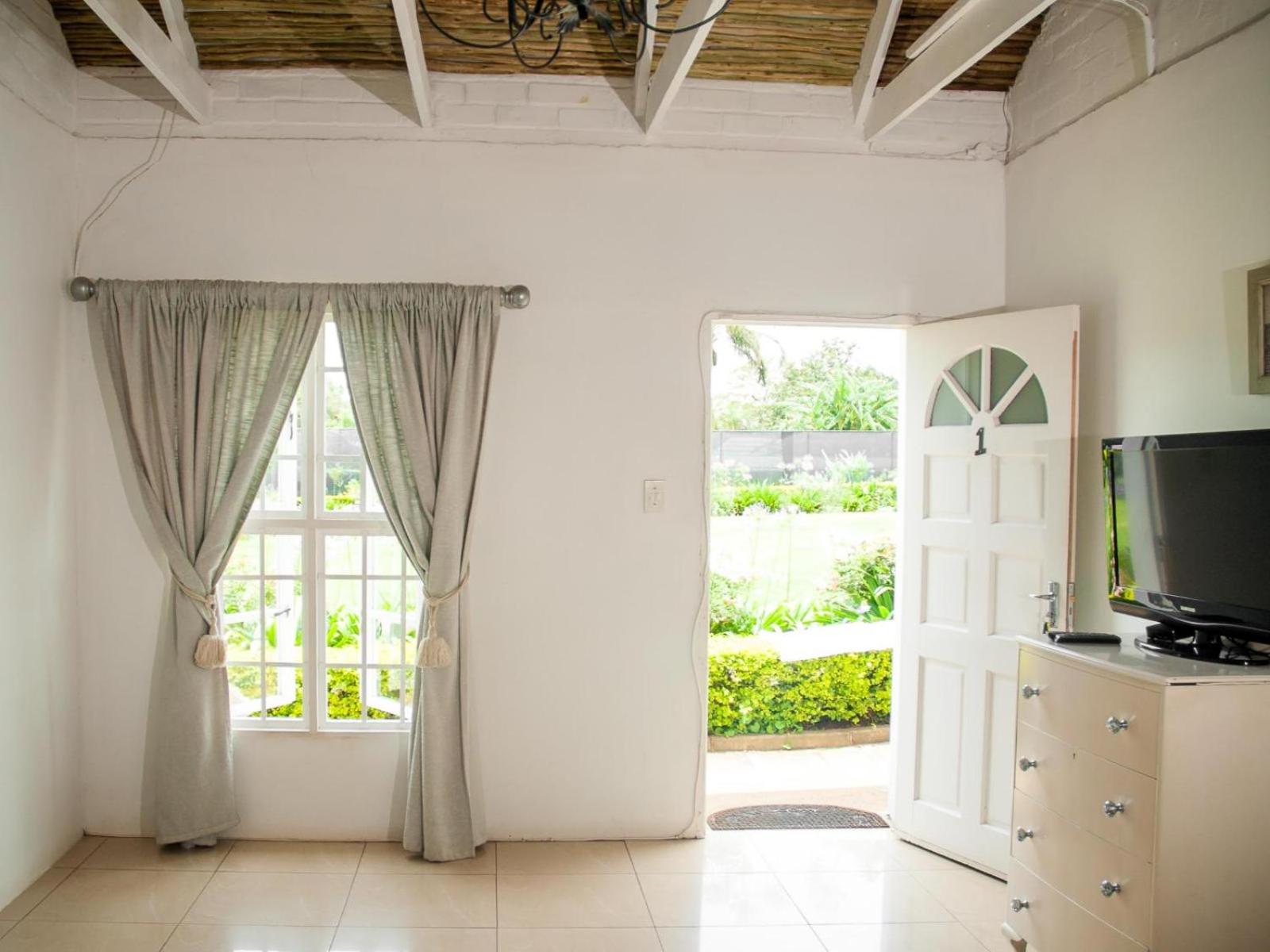 Deluxe Double Room (2 Adults + 1 Child) - Photo 4